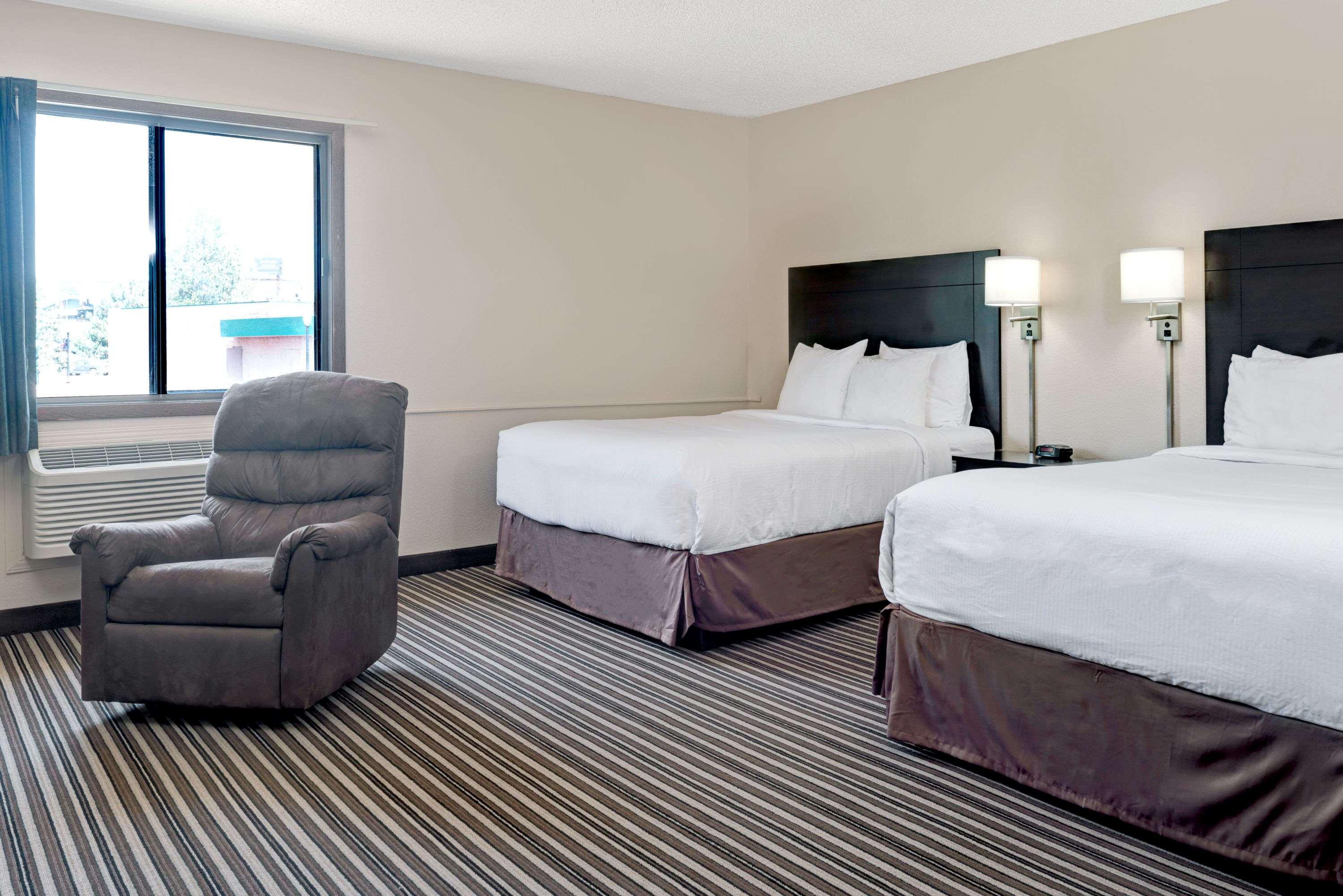 Super 8 by Wyndham Omaha I-80 West — photo 5