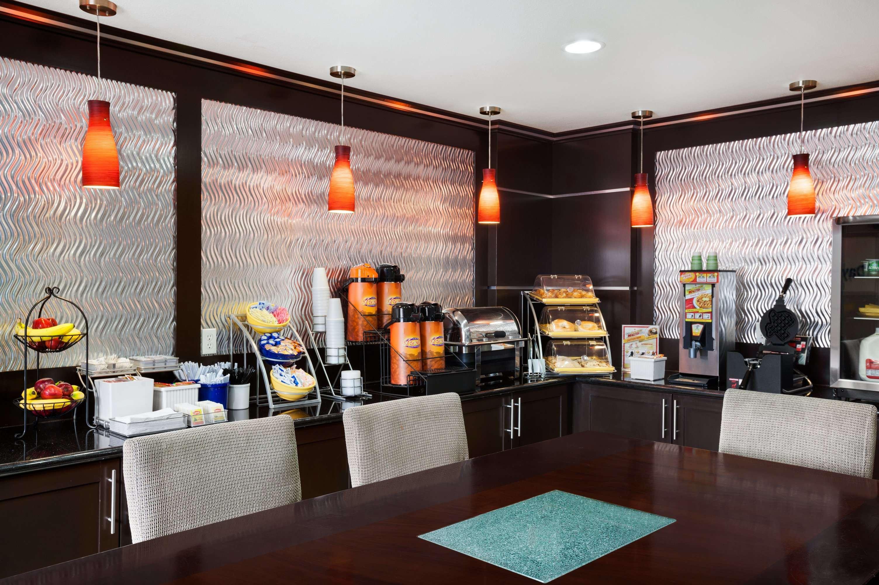 Days Inn And Suites Conroe North — photo 4