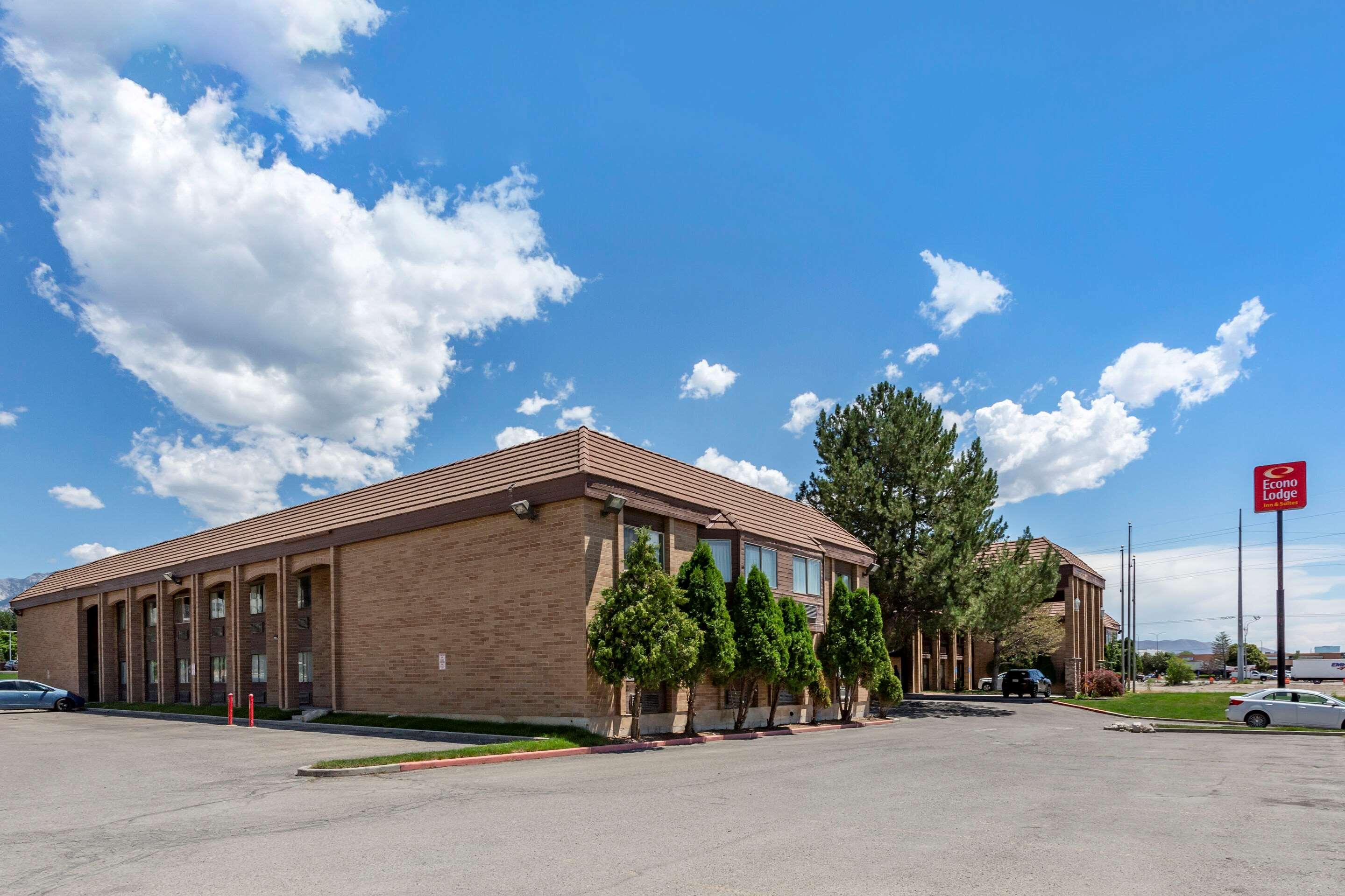 Econo Lodge Inn & Suites — photo 3