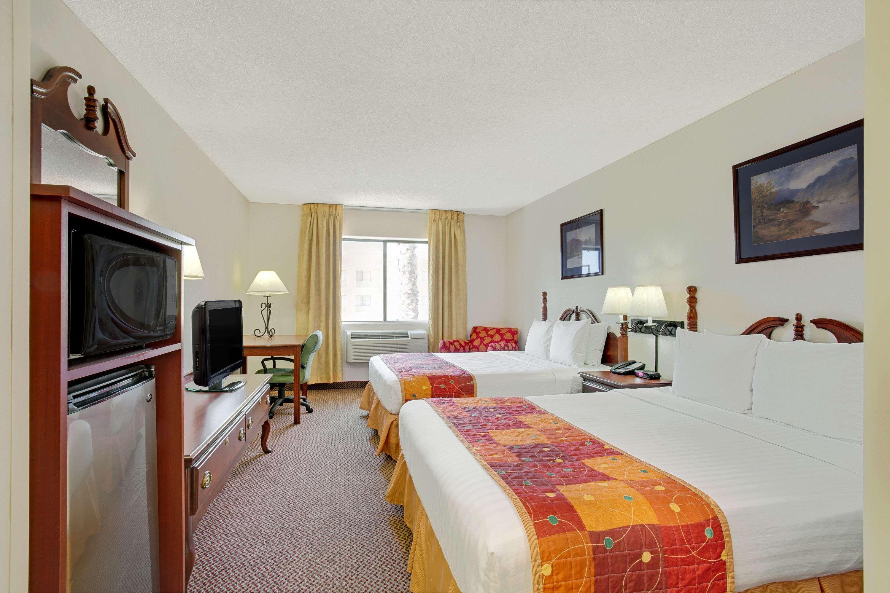 Baymont Inn & Suites Tucson Airport — photo 4
