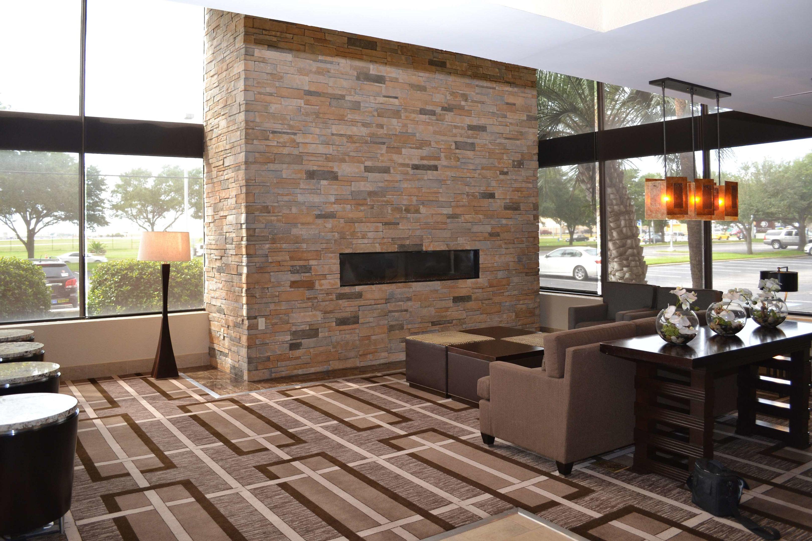 DoubleTree by Hilton Hotel Houston Hobby Airport — photo 4