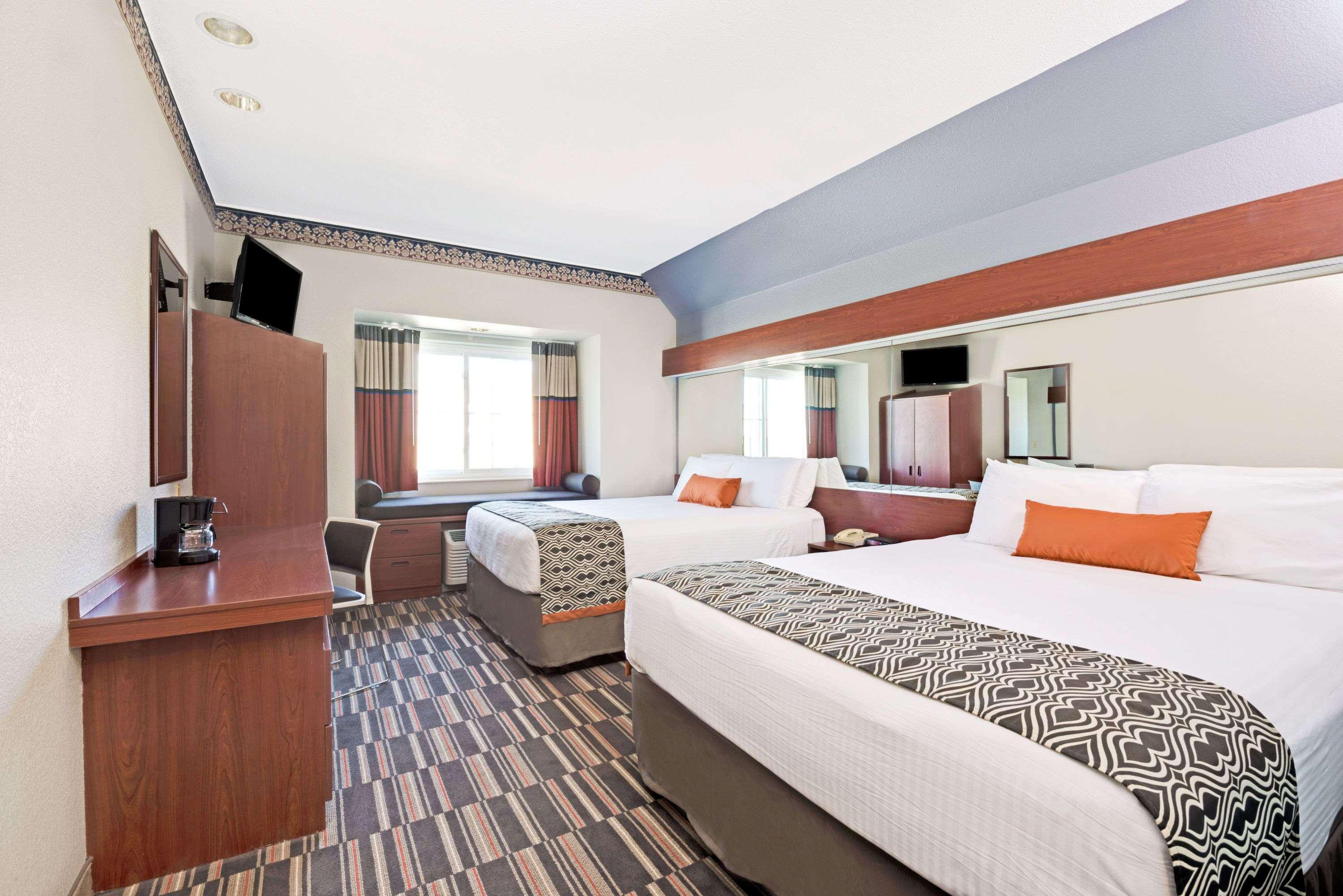 Microtel Inn & Suites Urbandale — photo 5