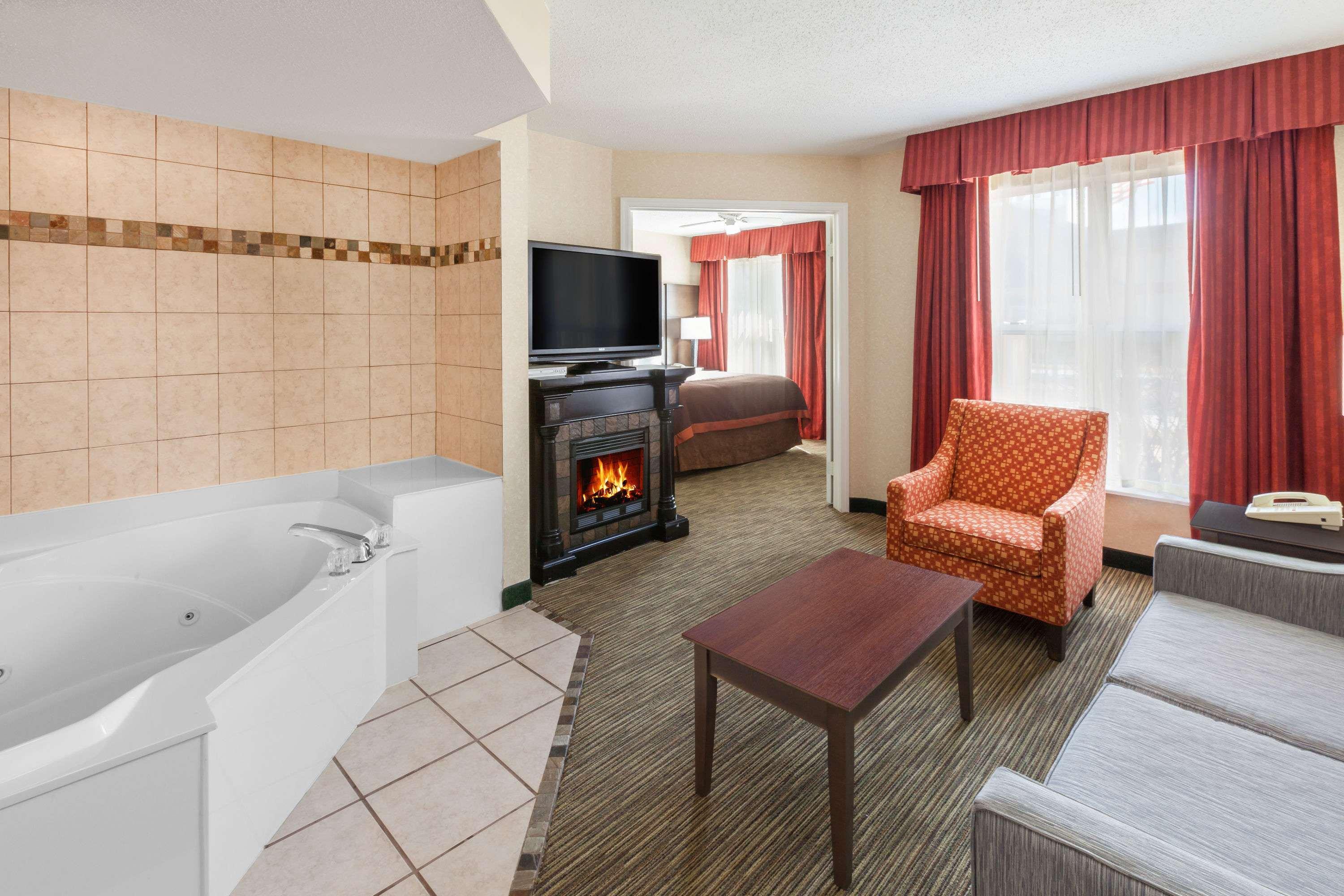 Hawthorn Suites by Wyndham Detroit Warren — photo 5