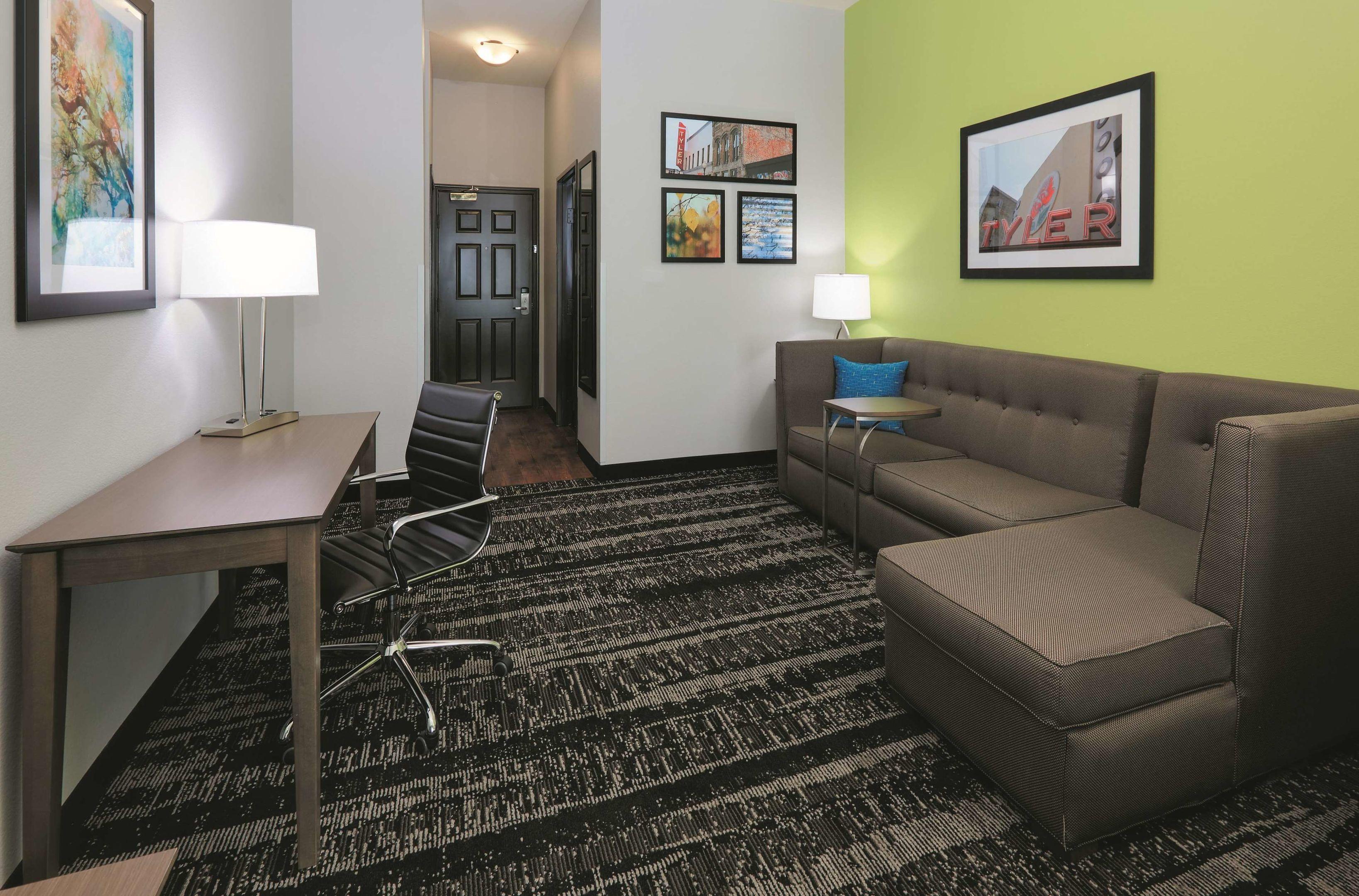 Broadway Inn & Suites — photo 5