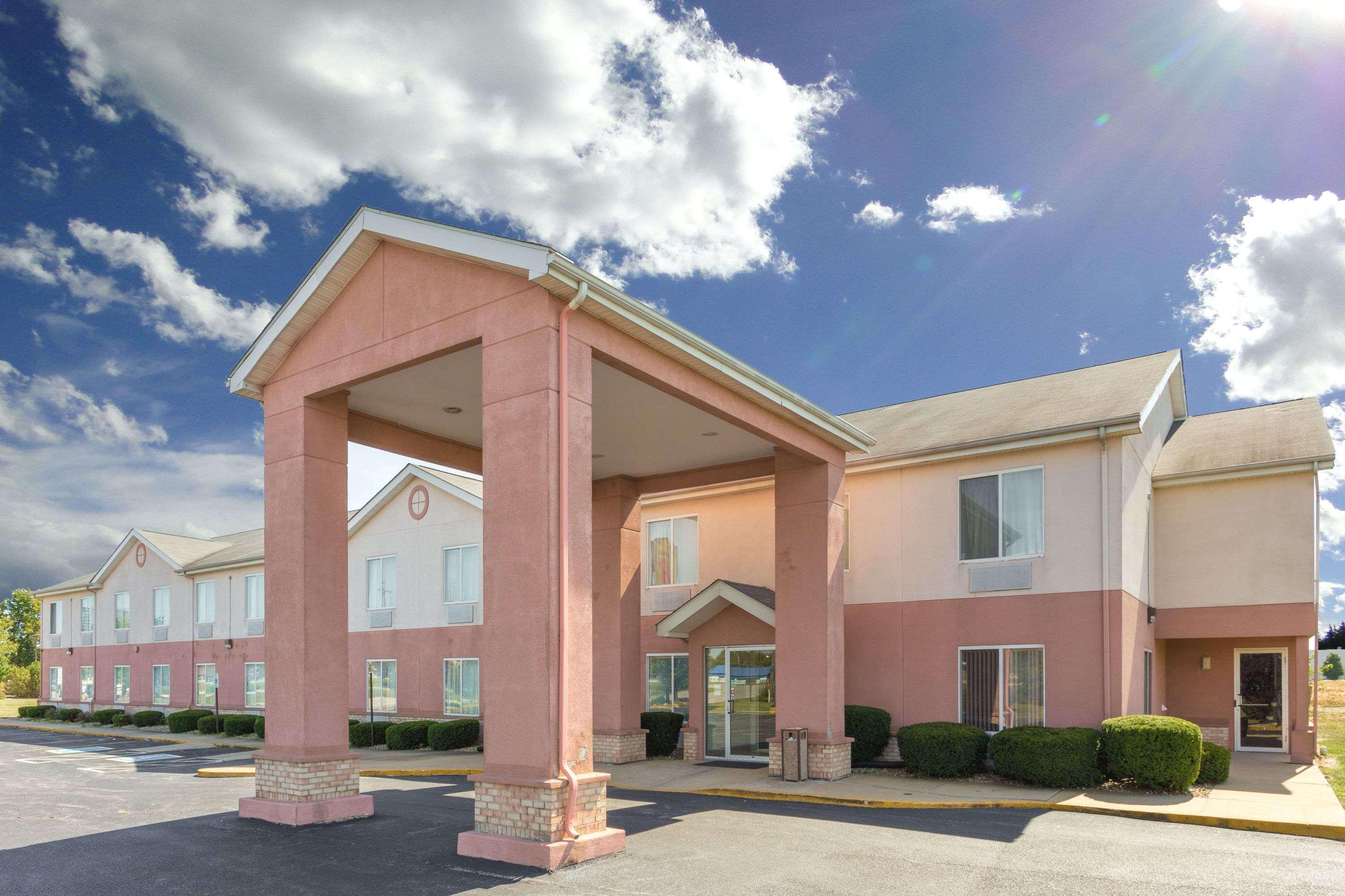 Super 8 by Wyndham Frankfort IN — photo 3