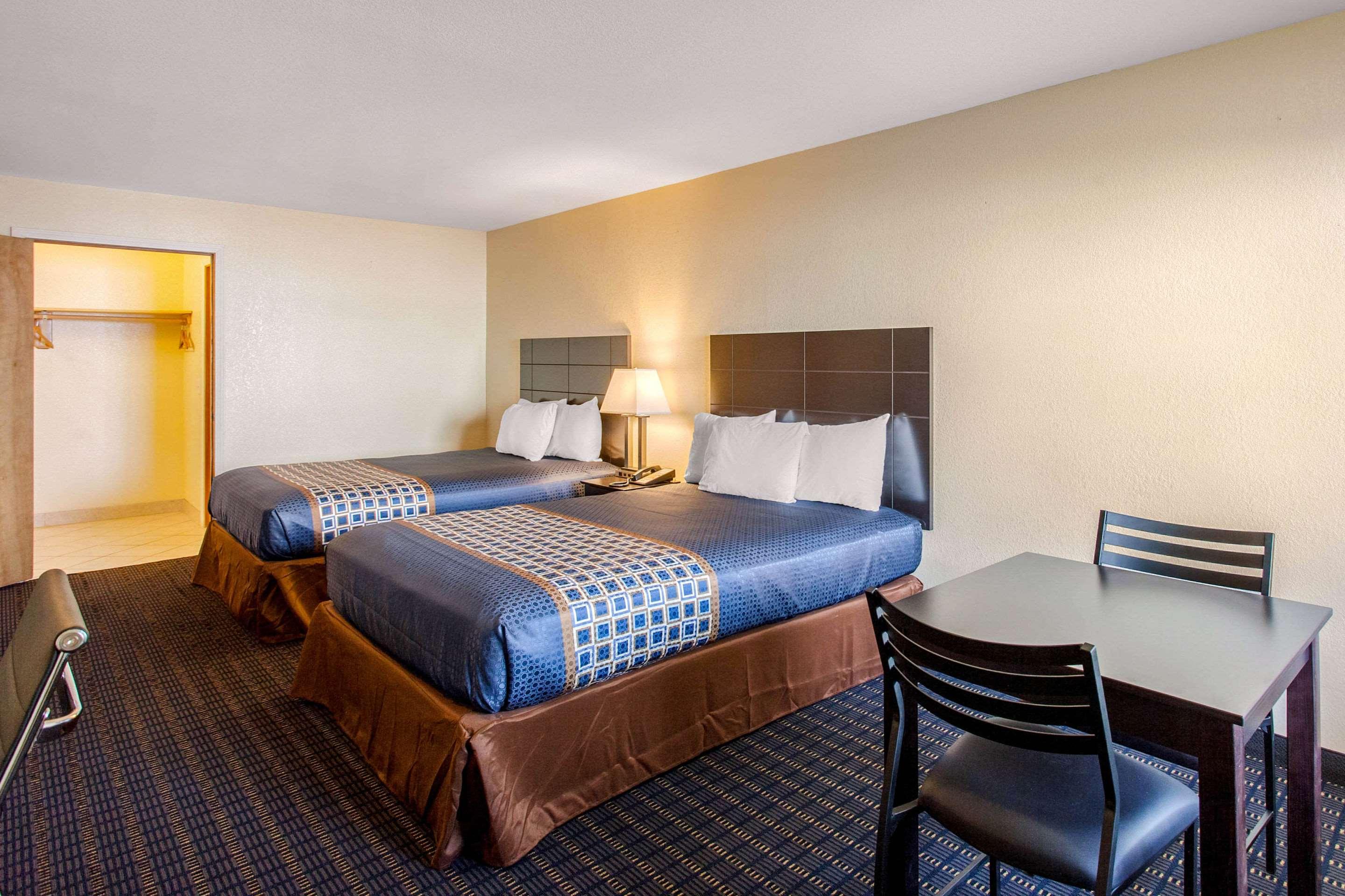Rodeway Inn — photo 5