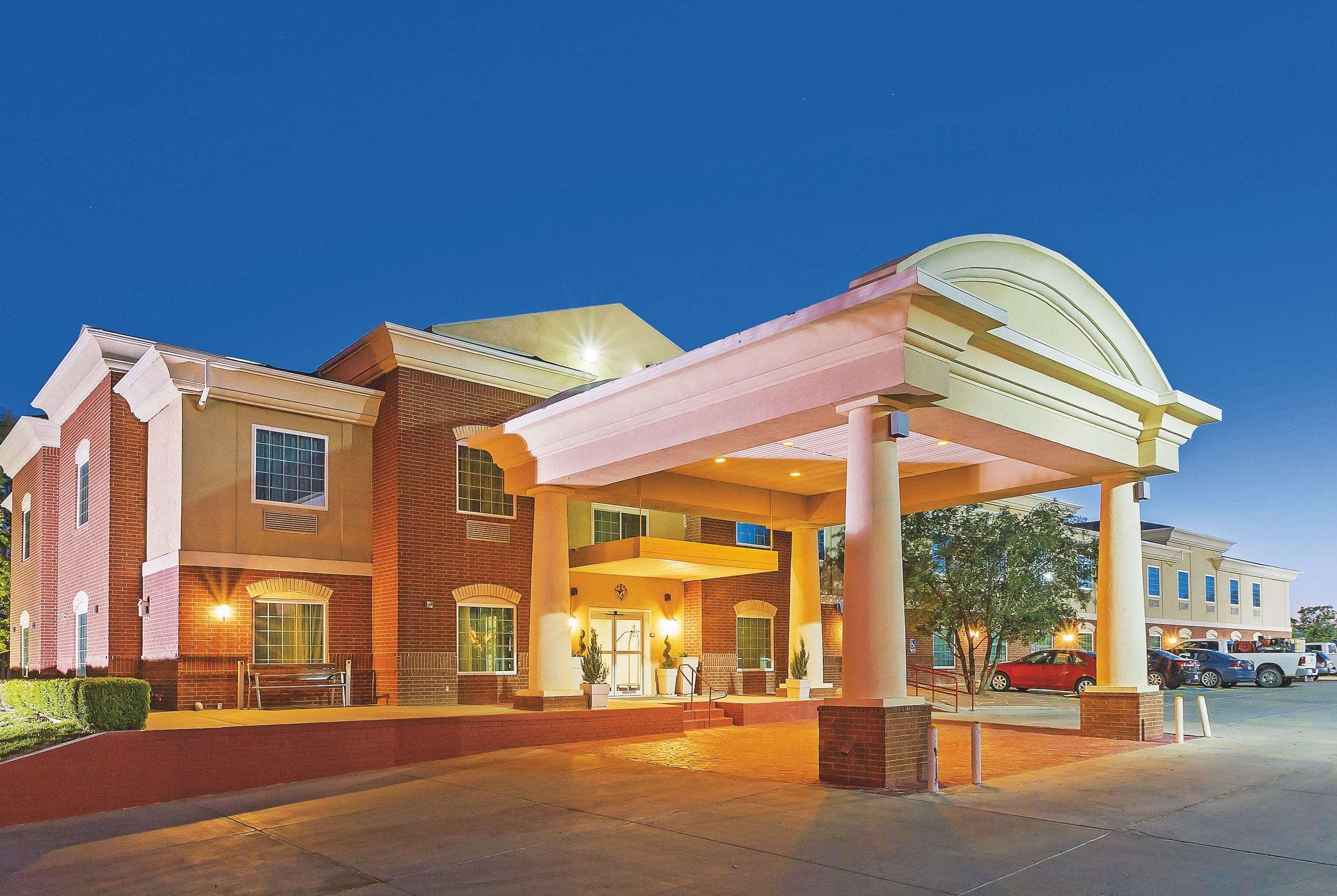 La Quinta Inn & Suites — photo 4