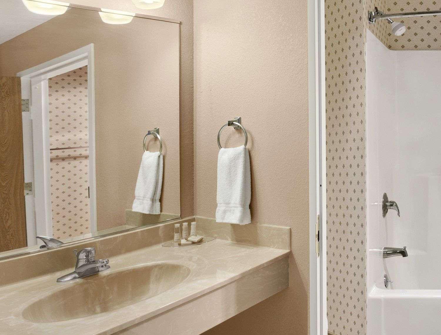 Baymont Inn & Suites - Jacksonville — photo 5
