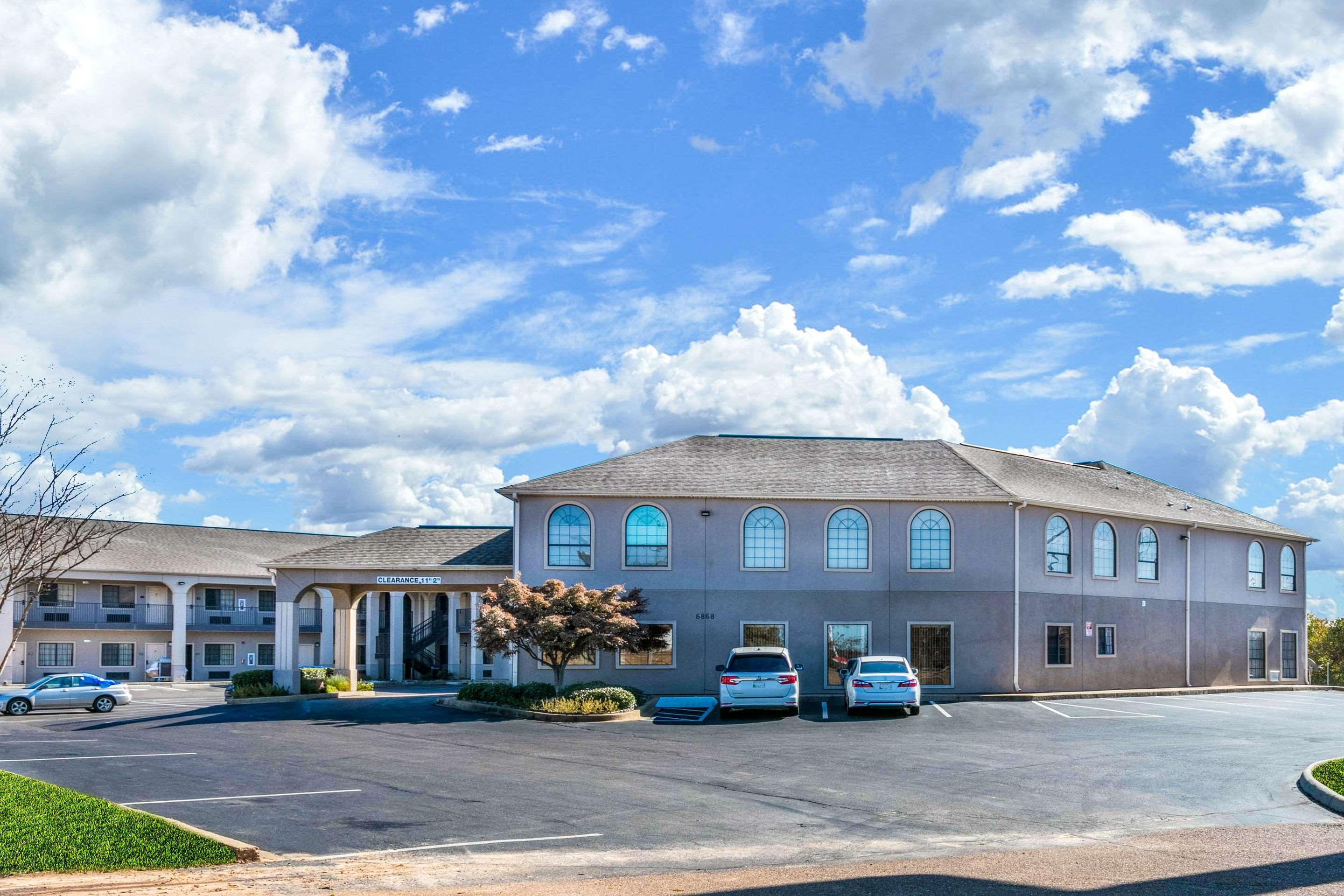 Econo Lodge Inn & Suites — photo 5