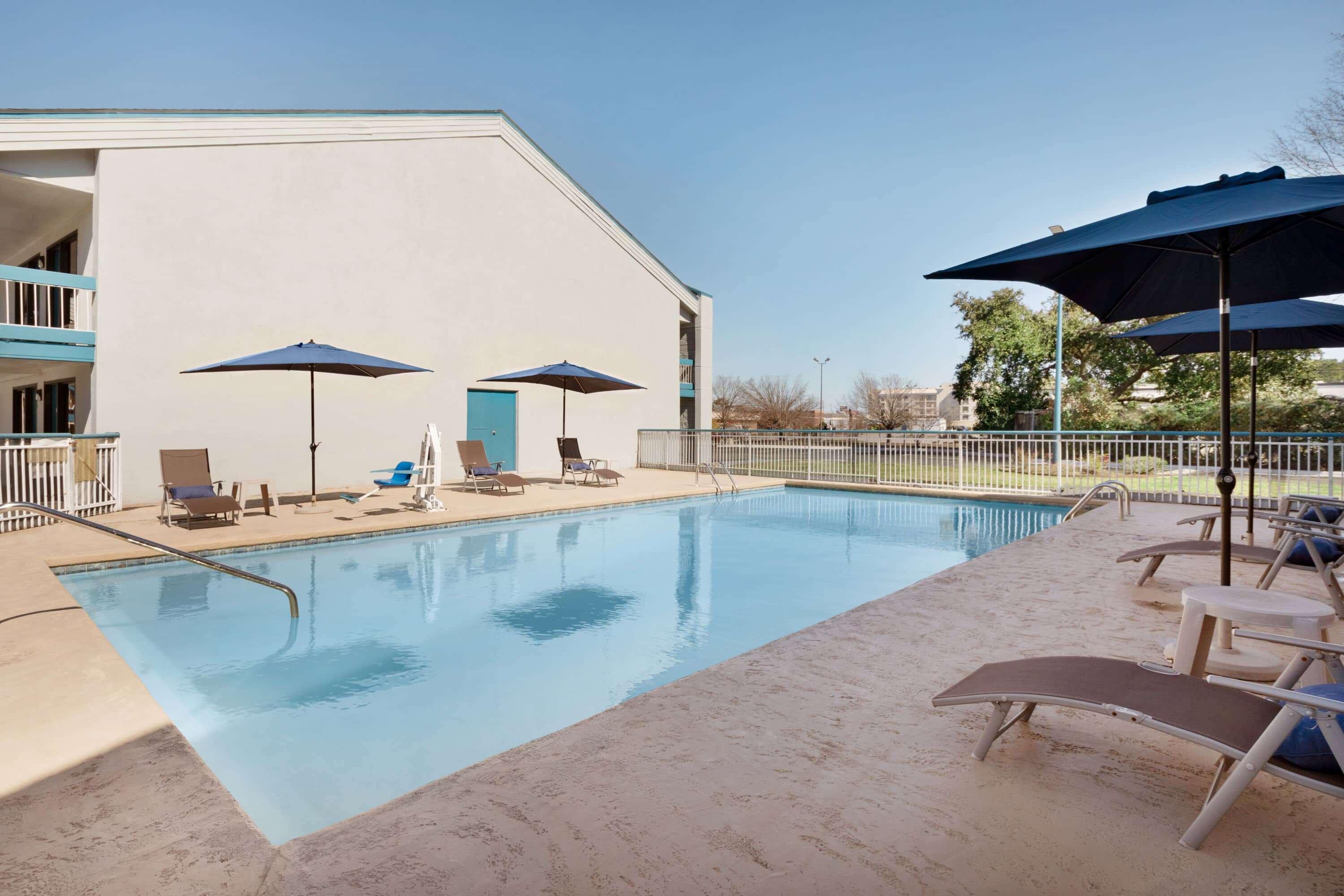 Baymont by Wyndham Wilmington — photo 5
