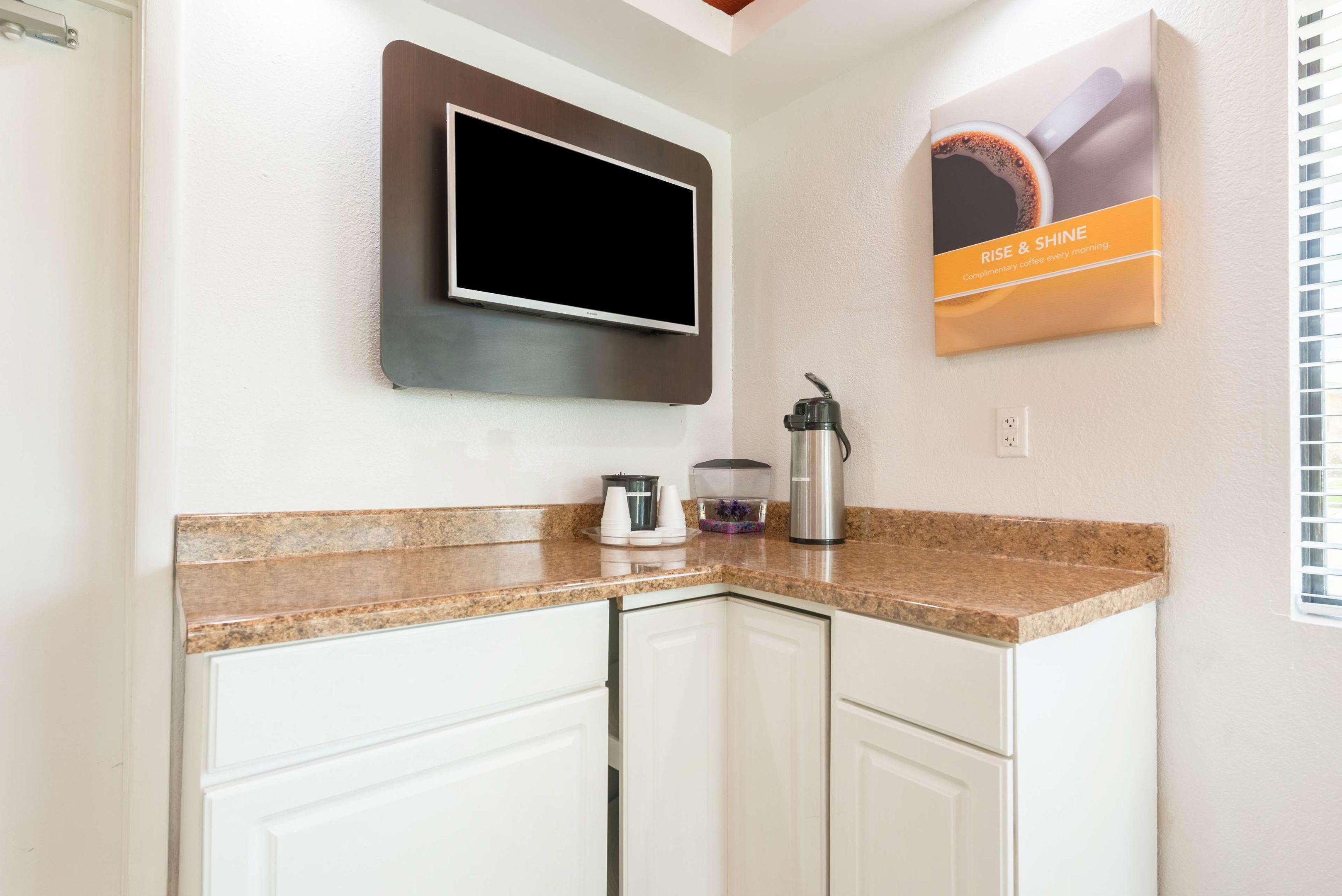 Americas Best Value Inn — photo 5