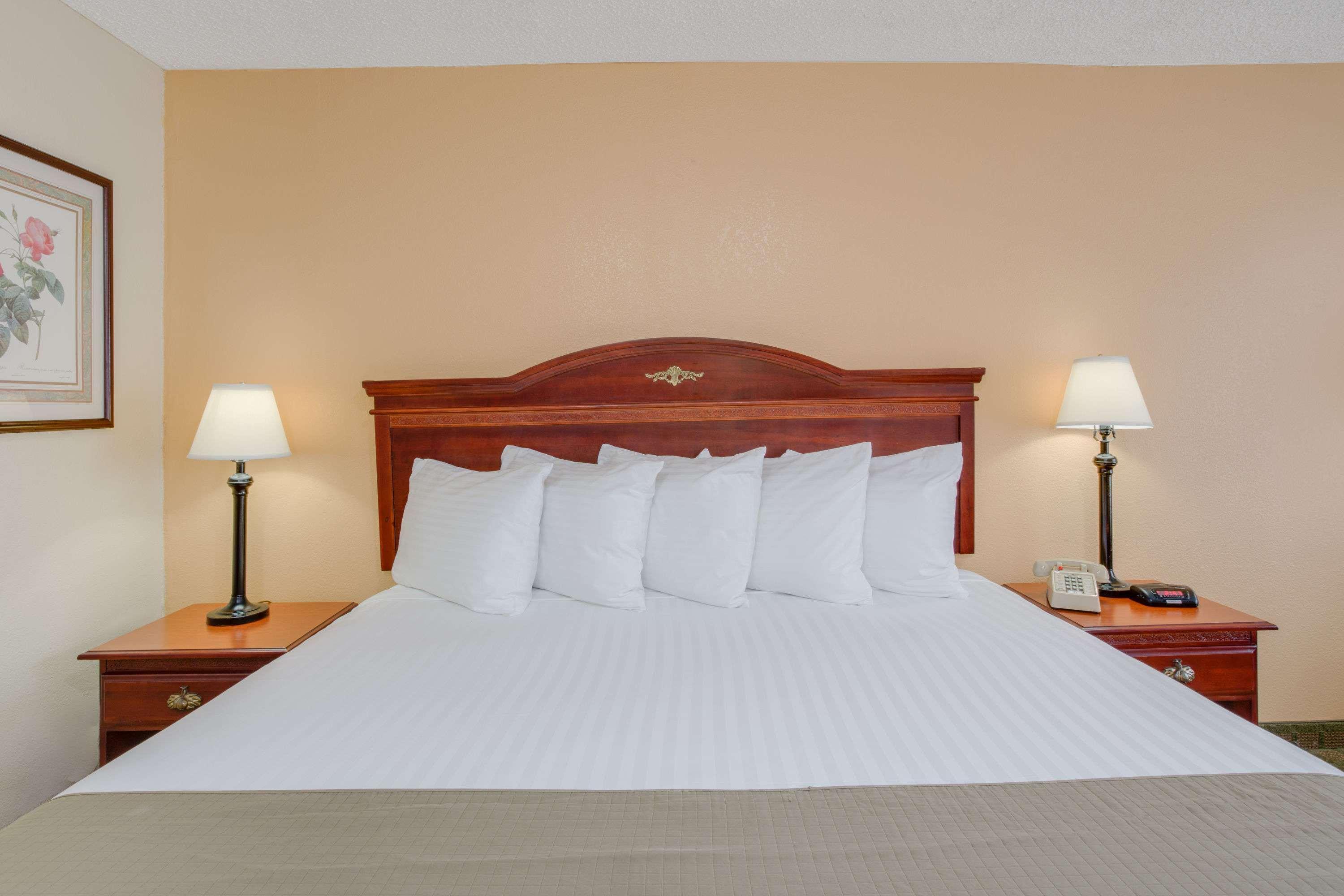 Days Inn Asheville West — photo 5