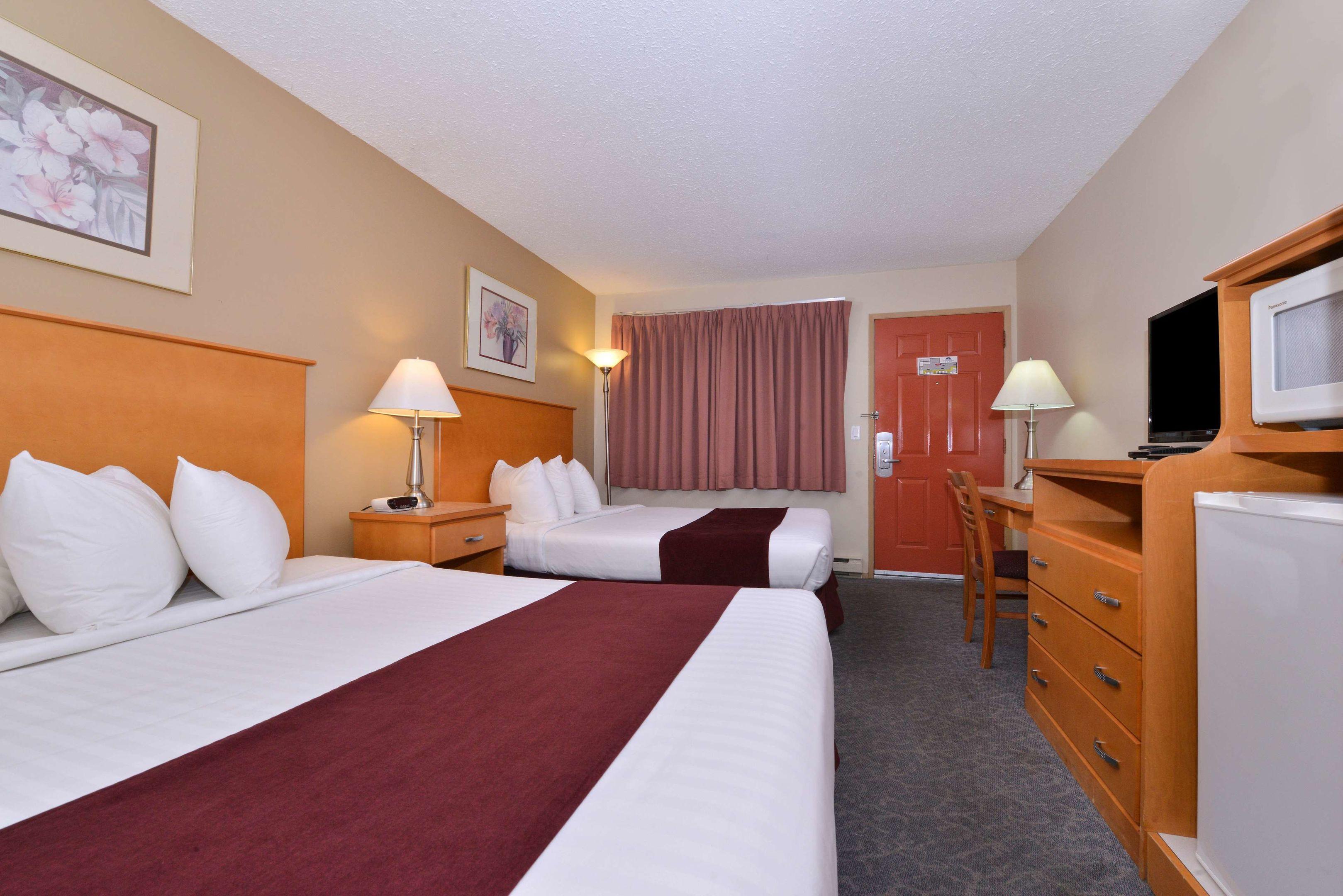 Canadas Best Value Inn & Suites Vernon — photo 5