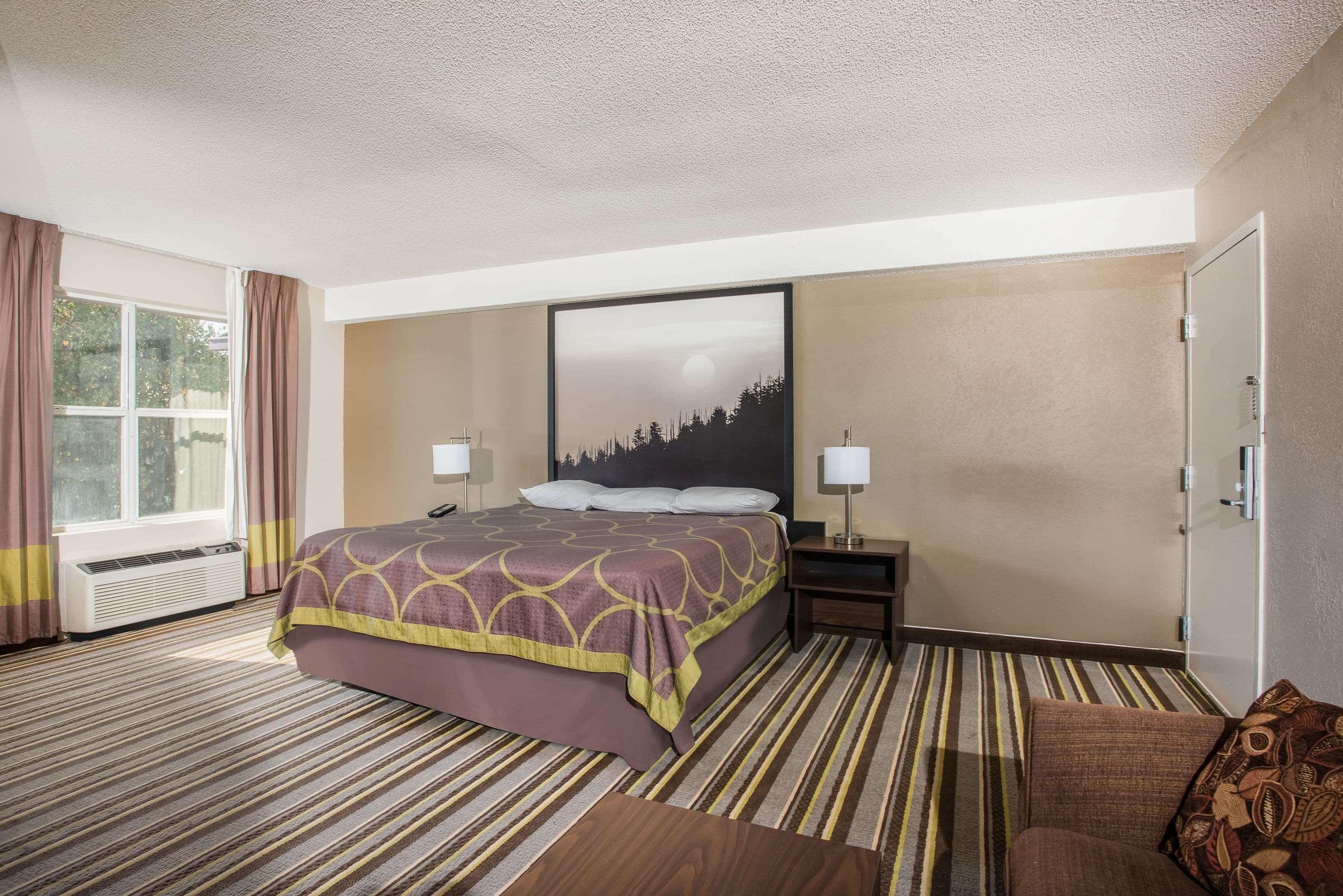 Super 8 by Wyndham Sevierville Riverside — photo 5