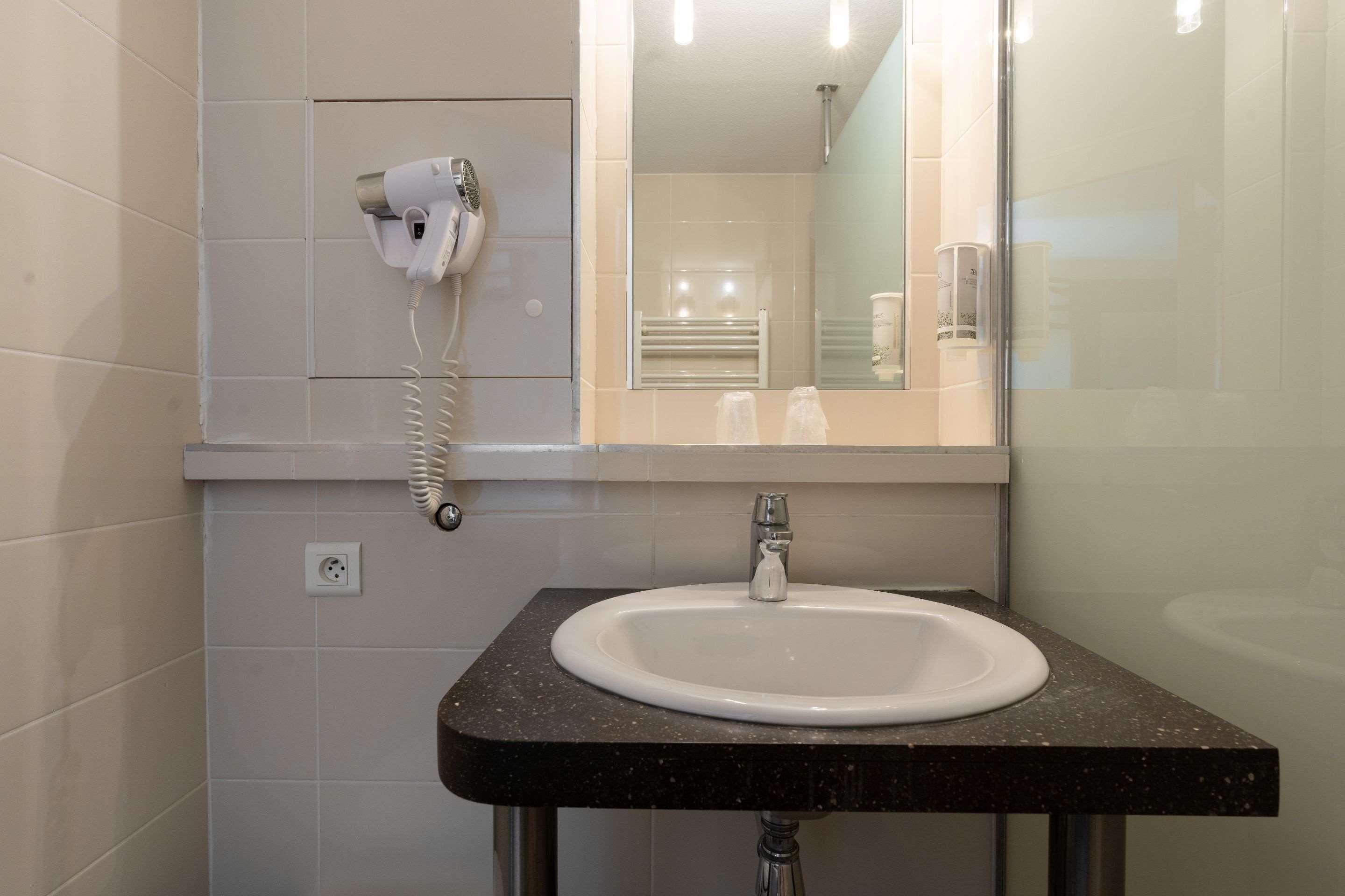 Brit Hotel Avignon Sud - Le Calendal — photo 4