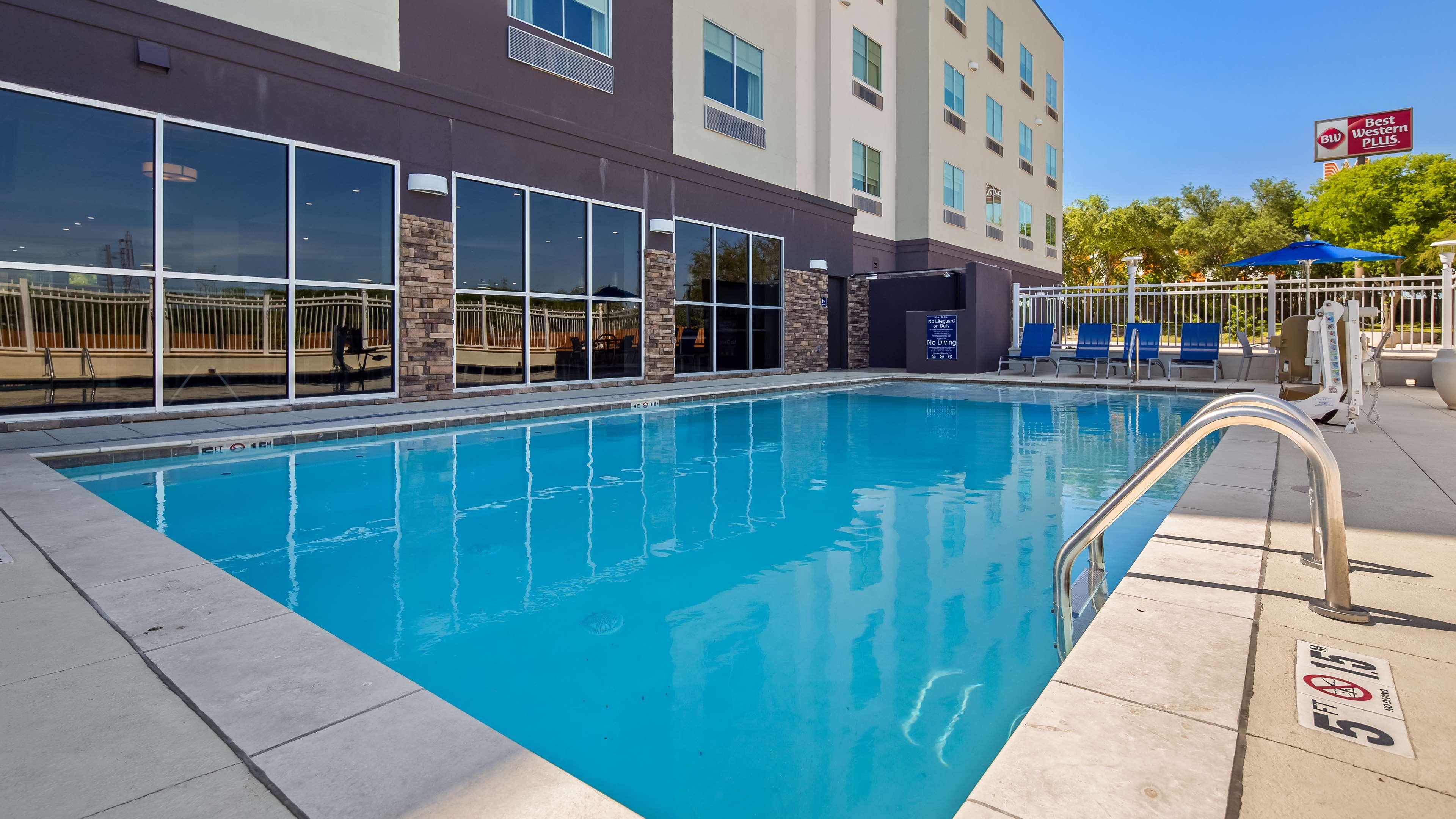Best Western Plus Roland Inn & Suites — photo 4