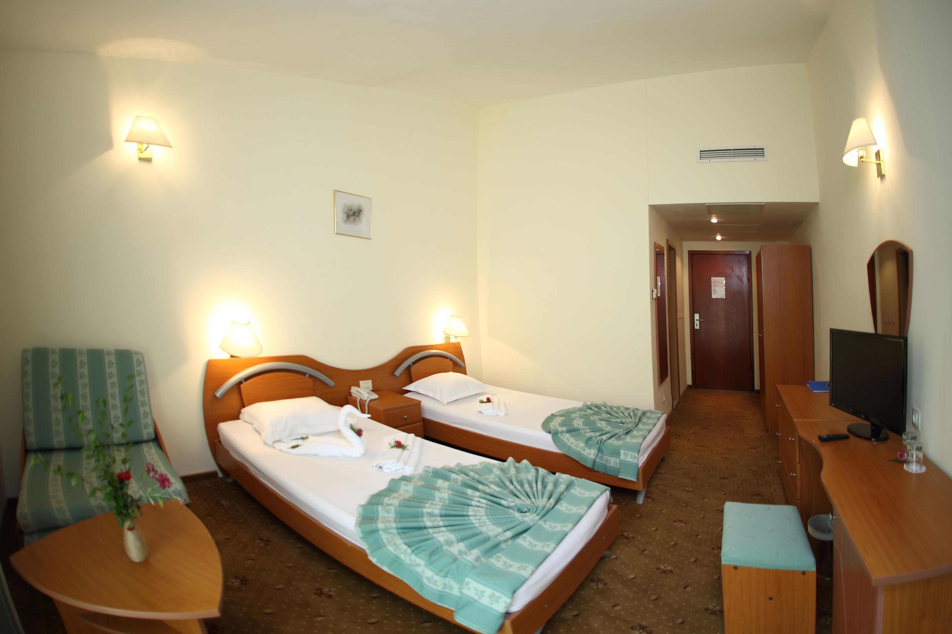 Holiday Village — photo 1