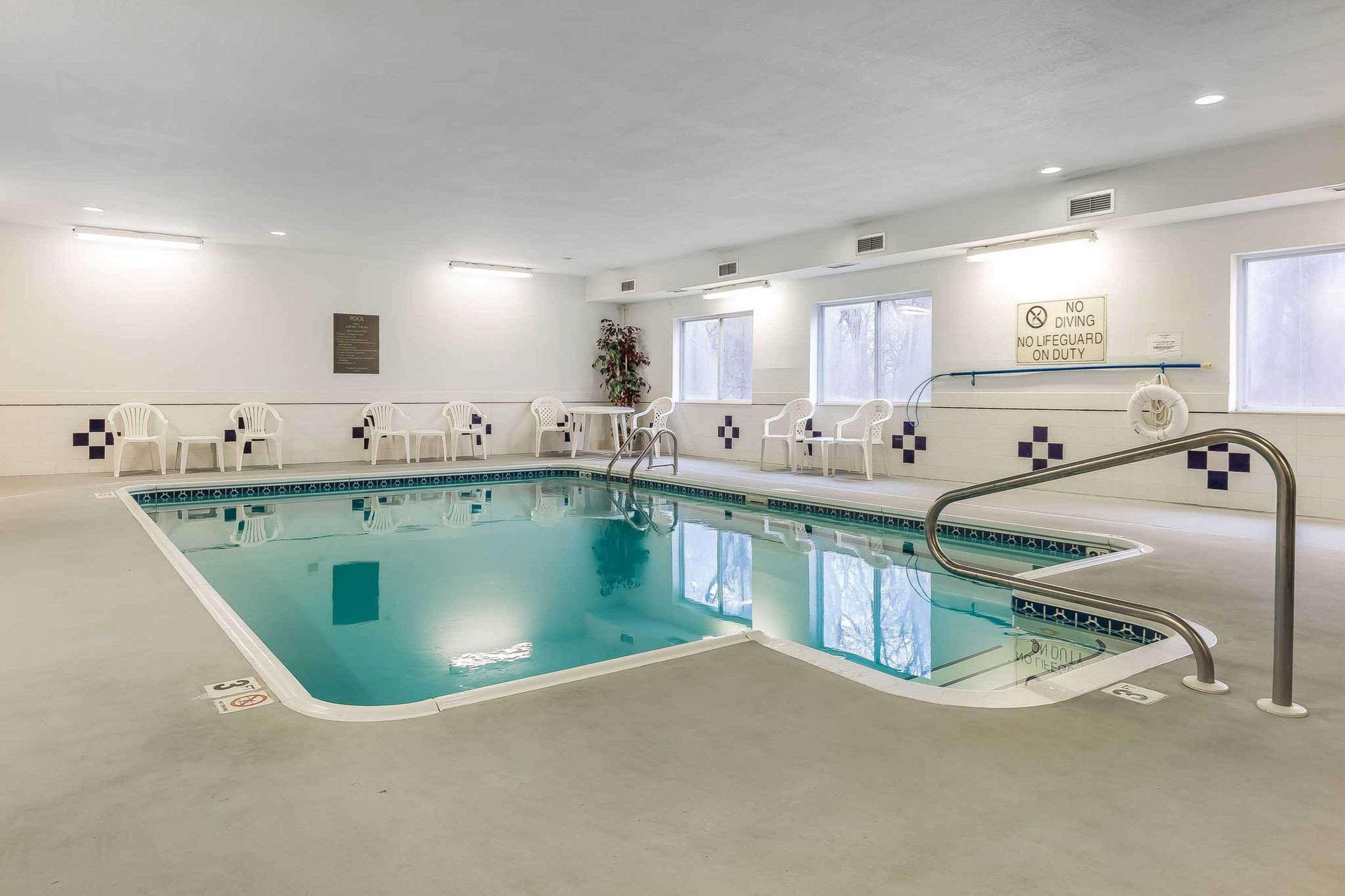 Comfort Inn & Suites — photo 4
