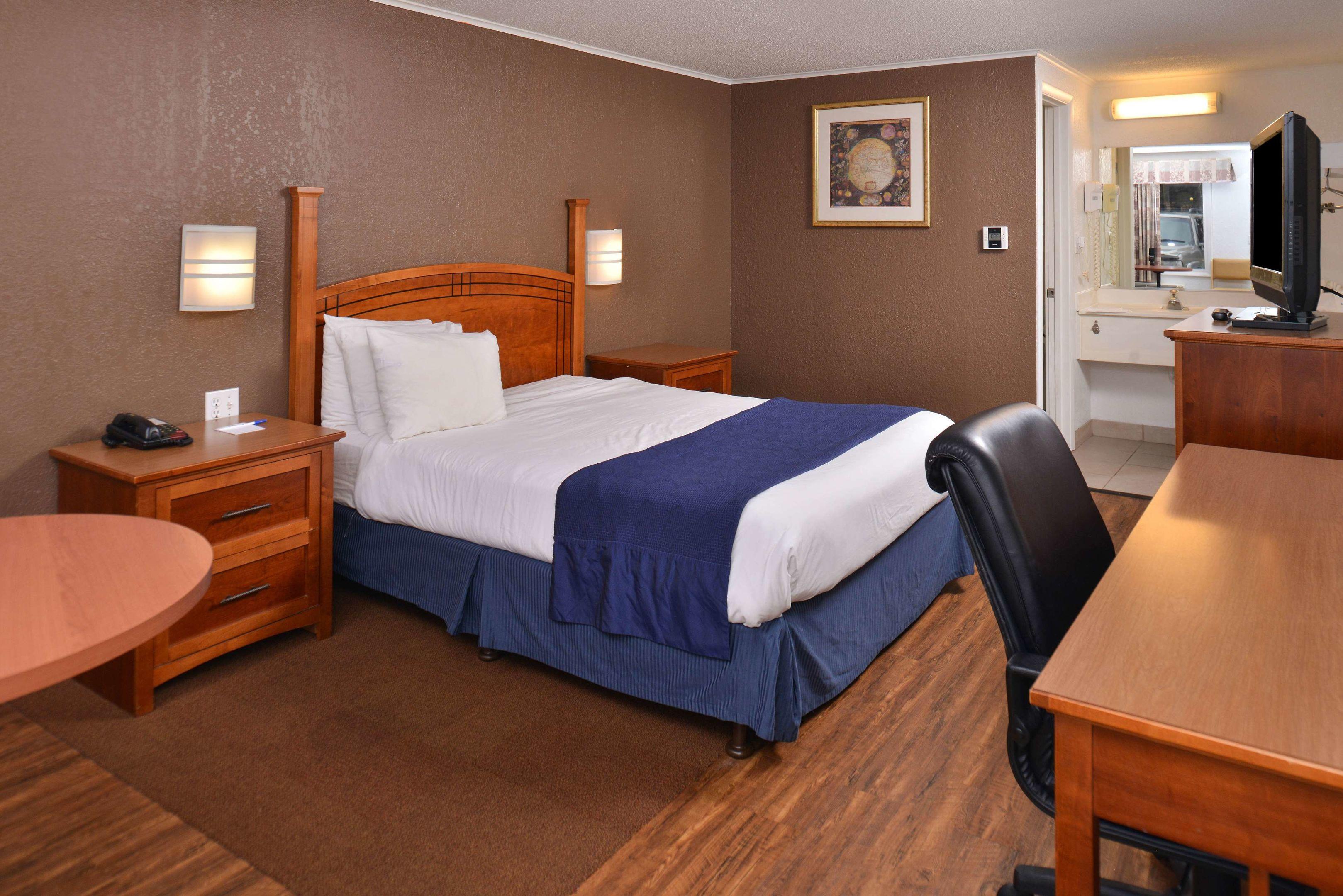 Americas Best Value Inn & Suites Jackson, MI — photo 4