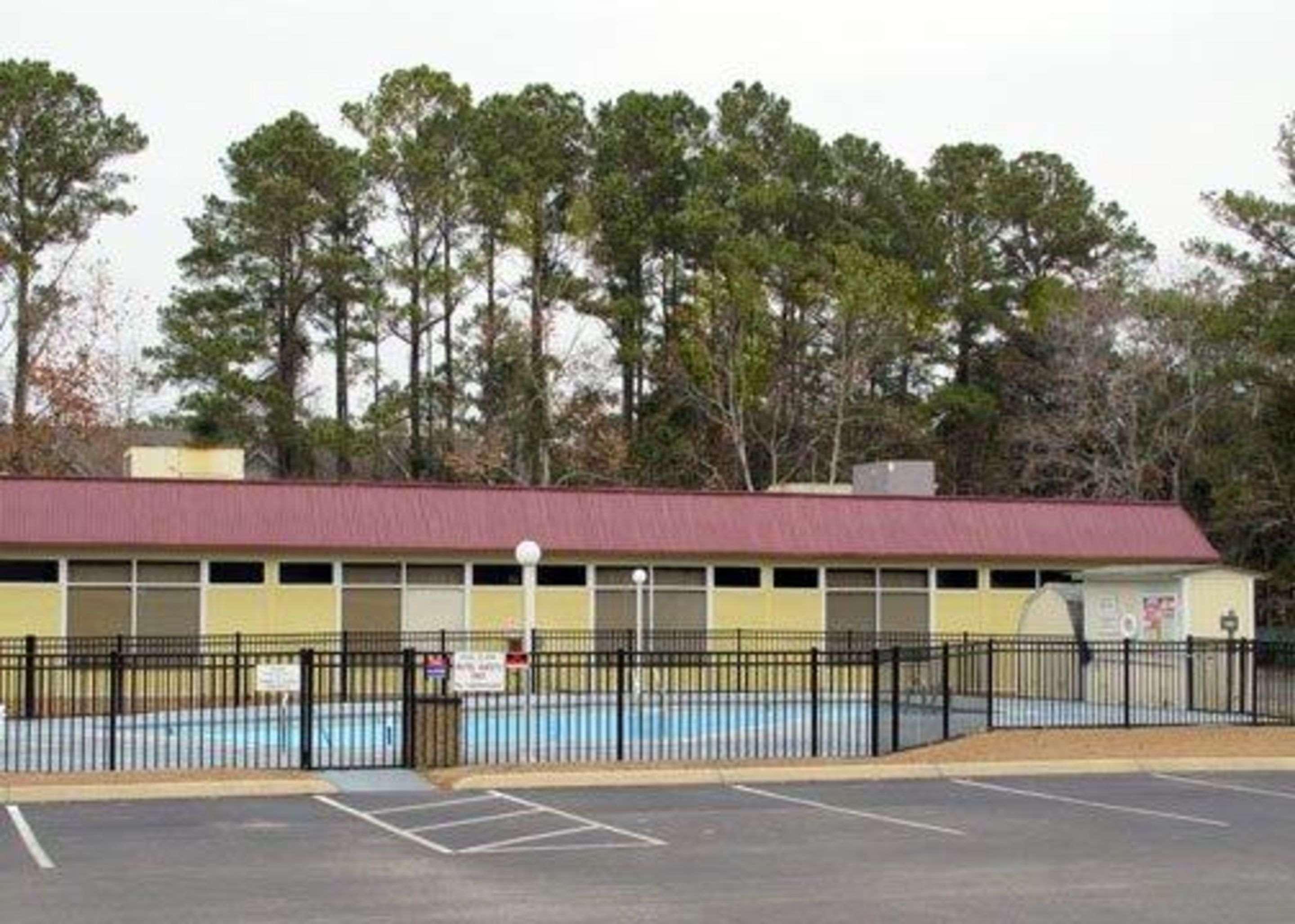 Rodeway Inn & Suites Wilmington North — photo 4