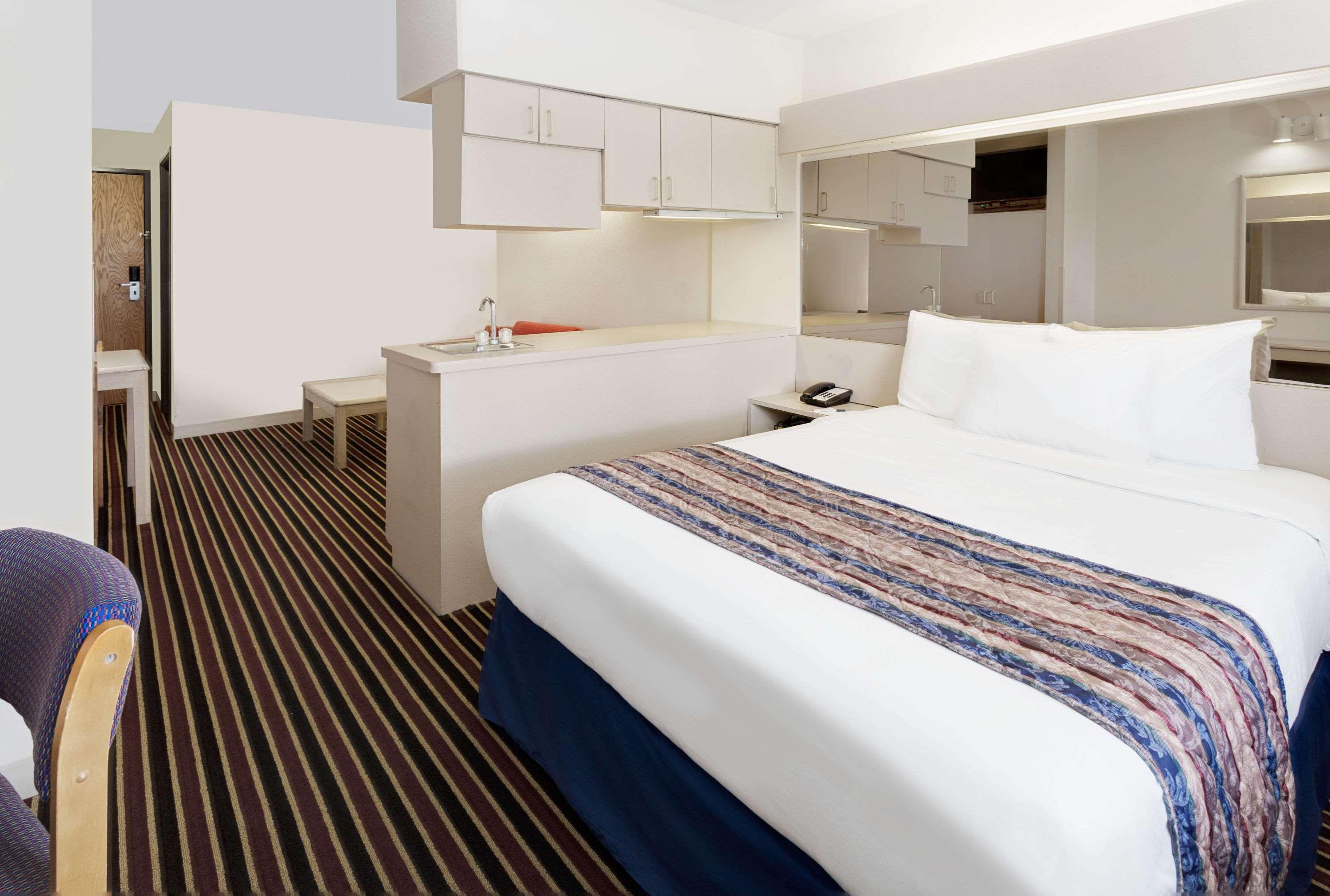 Microtel Inn & Suites by Wyndham Madison East — photo 4
