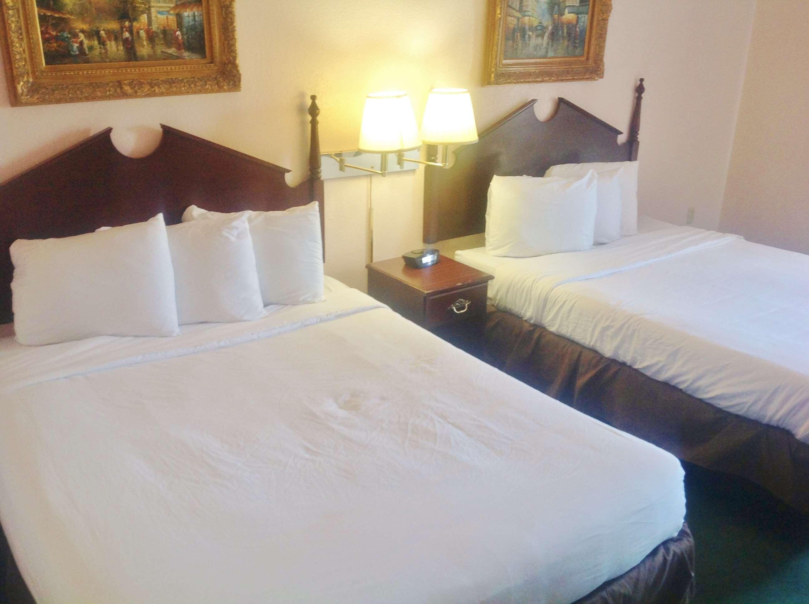 Country Hearth Inn & Suites Washington Court House — photo 3
