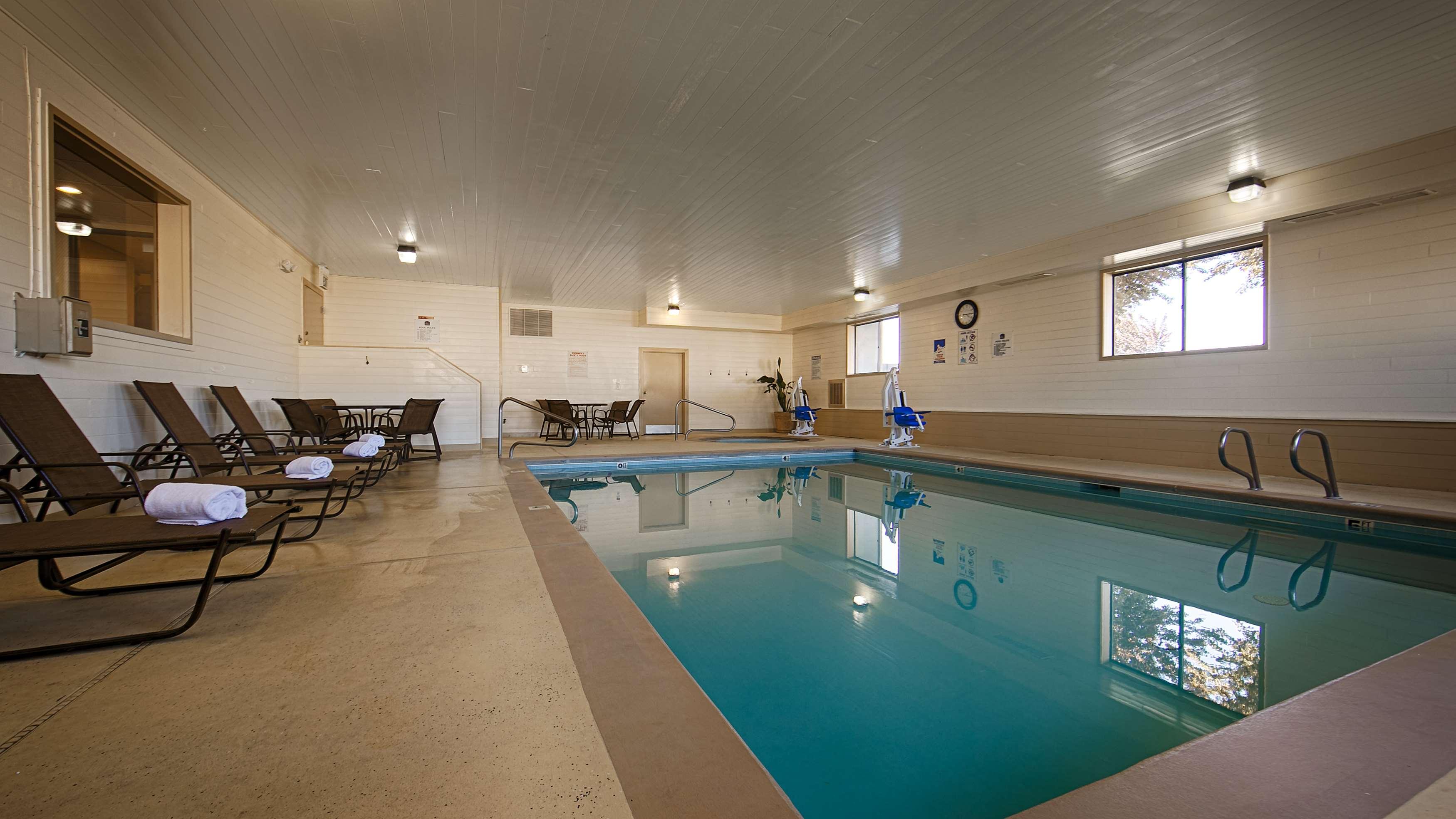 Best Western Inn & Suites — photo 4