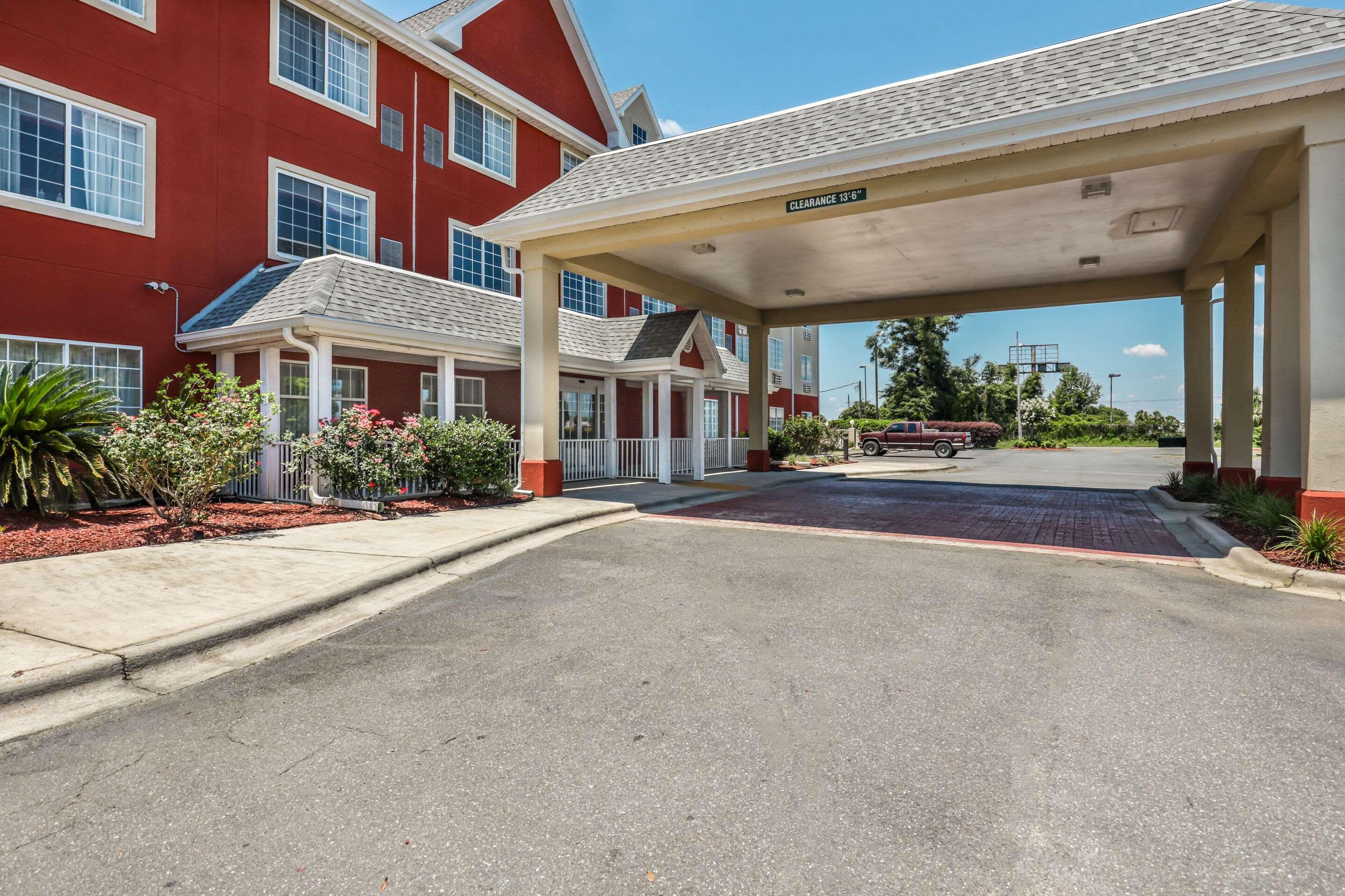 Econo Lodge Inn & Suites Marianna — photo 4