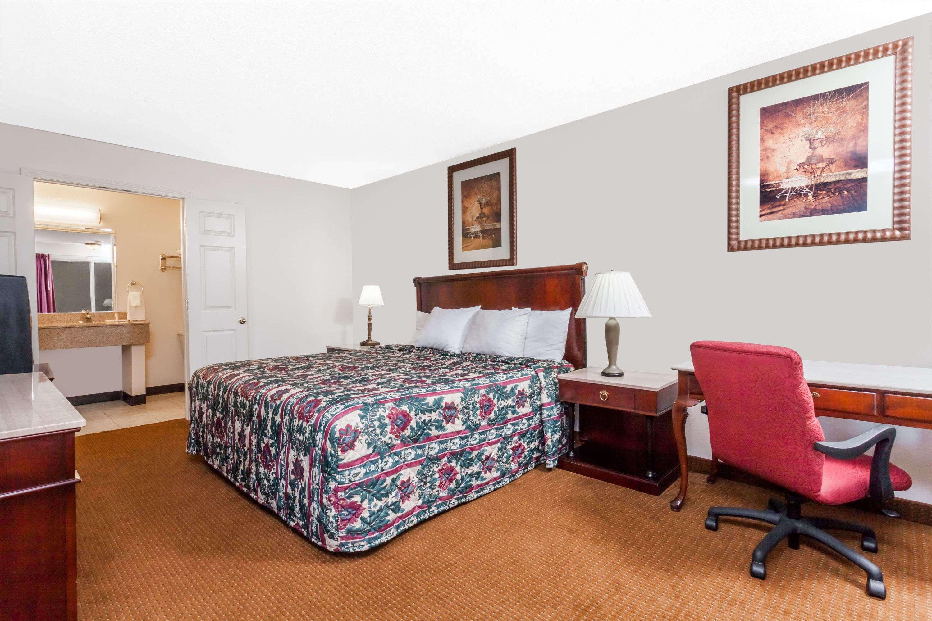 Days Inn by Wyndham Owensboro — photo 5