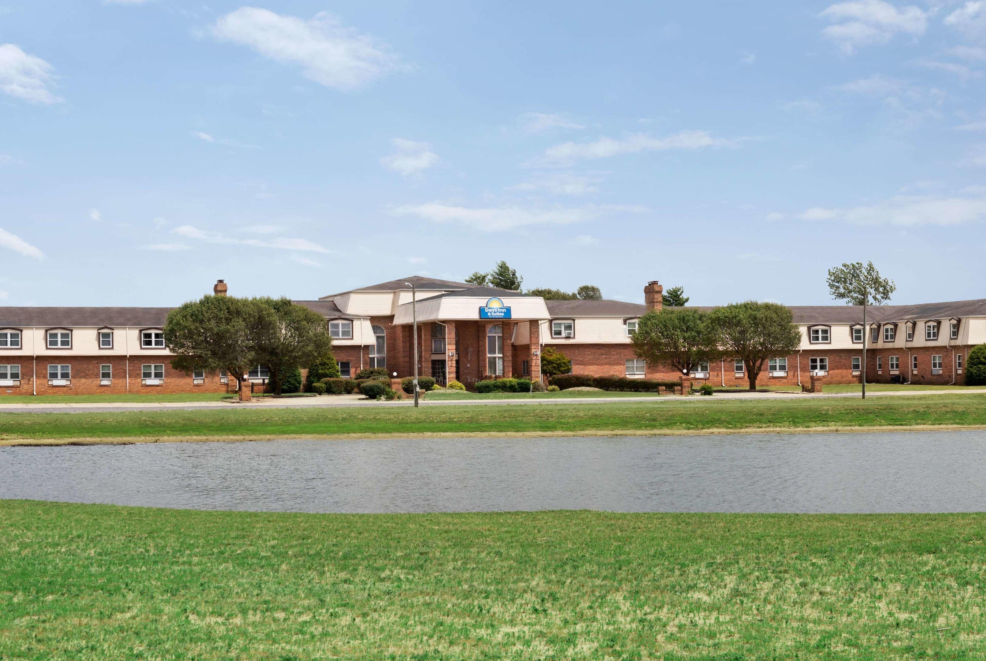 Days Inn and Suites by Wyndham Sikeston — photo 4