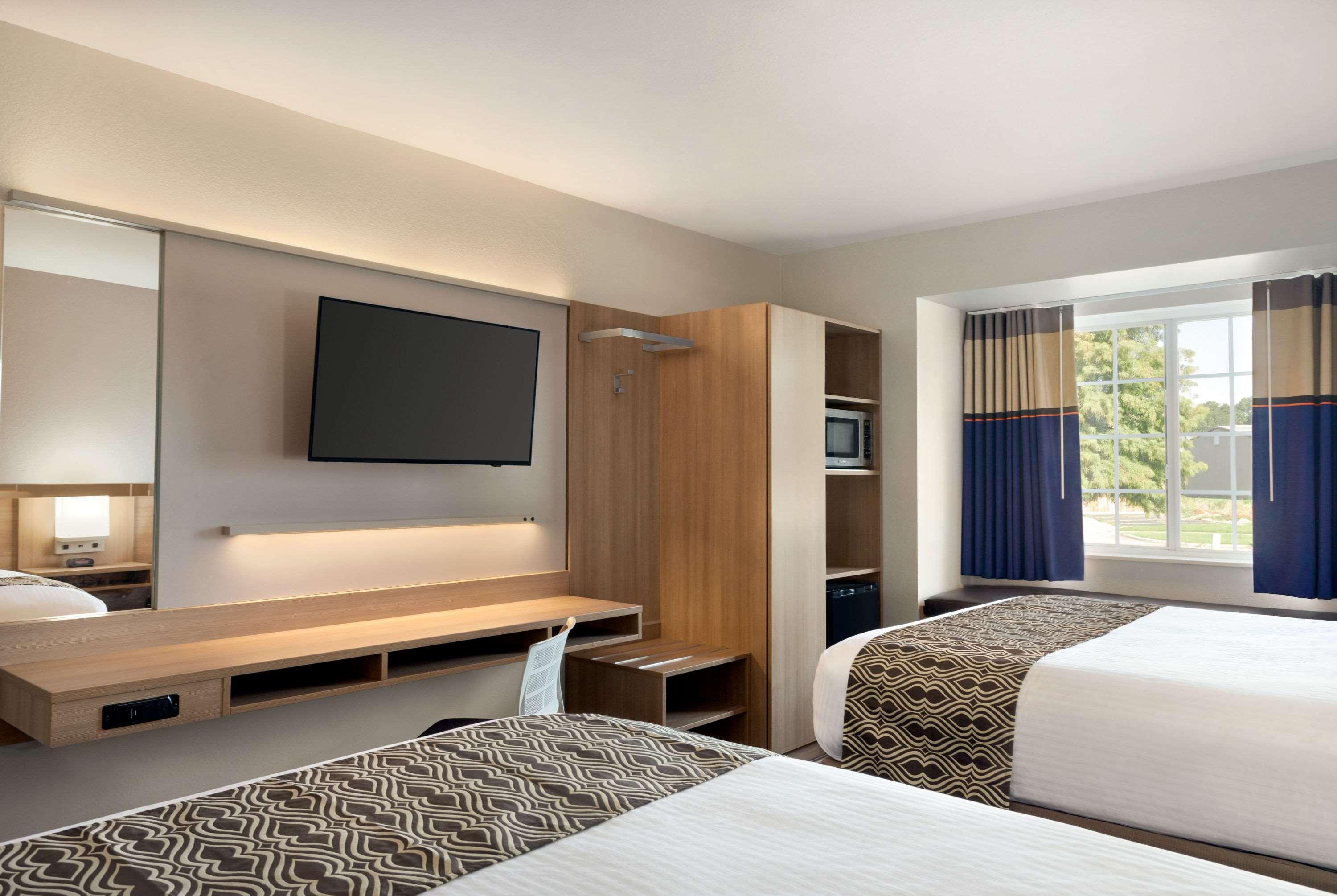 Microtel Inn & Suites Baton Rouge Airline Hwy — photo 4