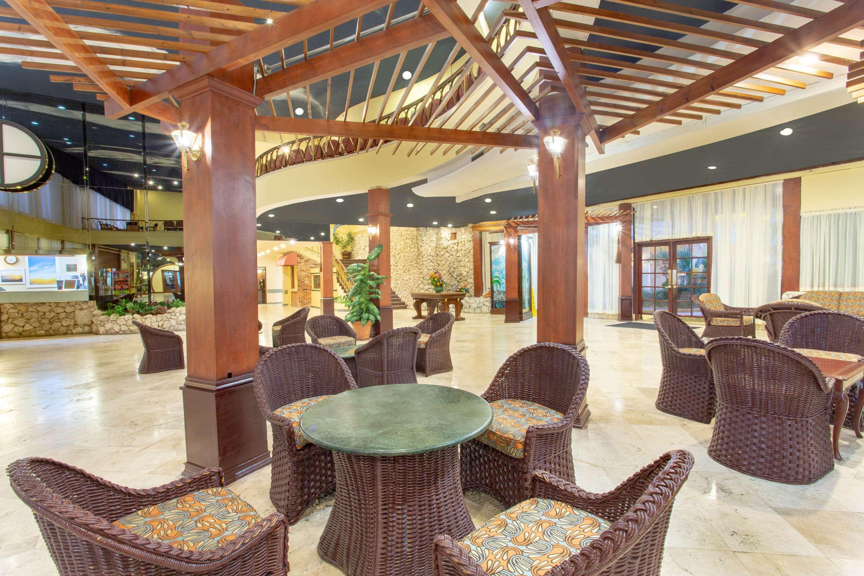 Days Hotel Thunderbird Beach Resort — photo 5