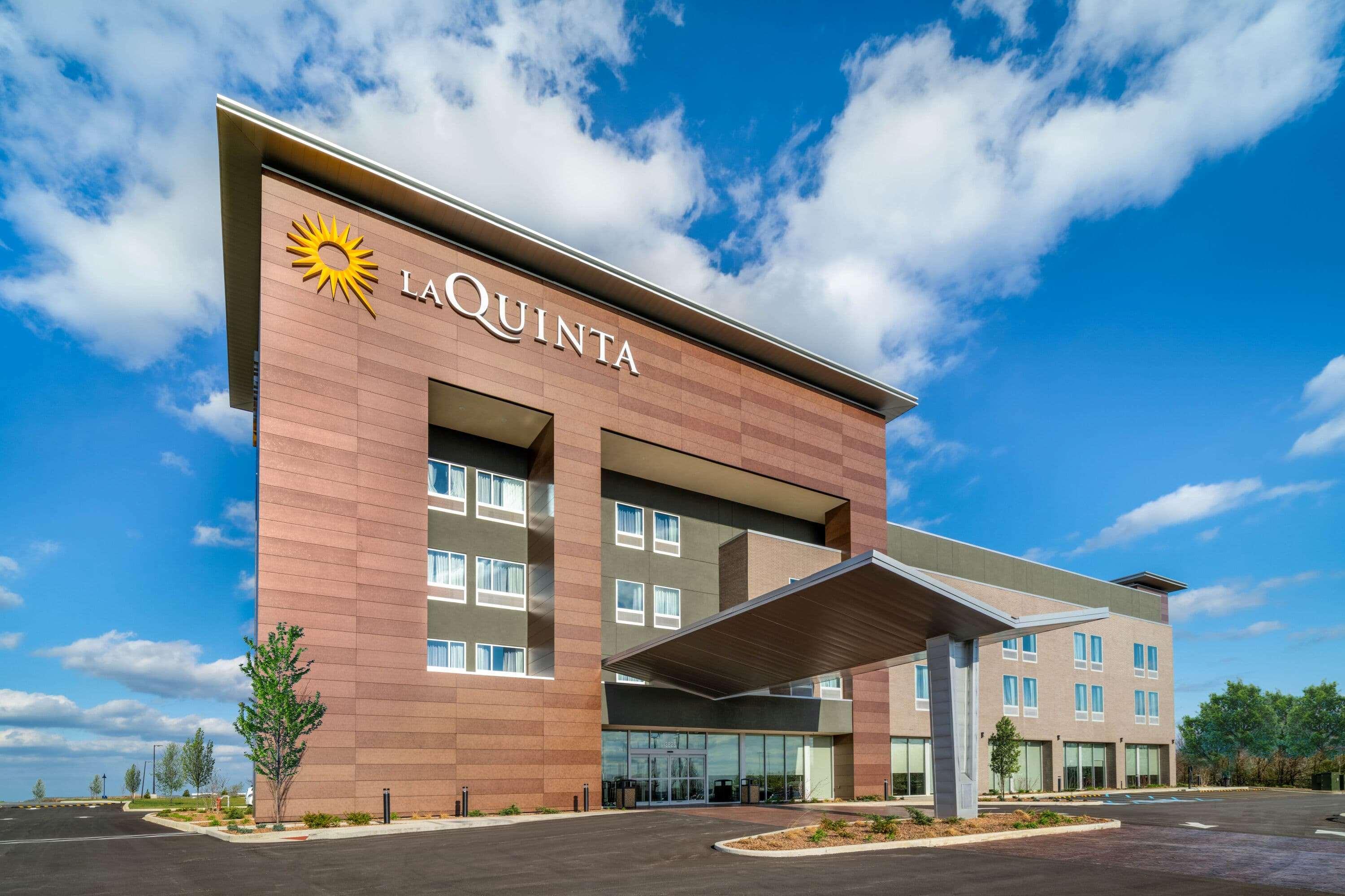 La Quinta Inn & Suites by Wyndham Louisville East