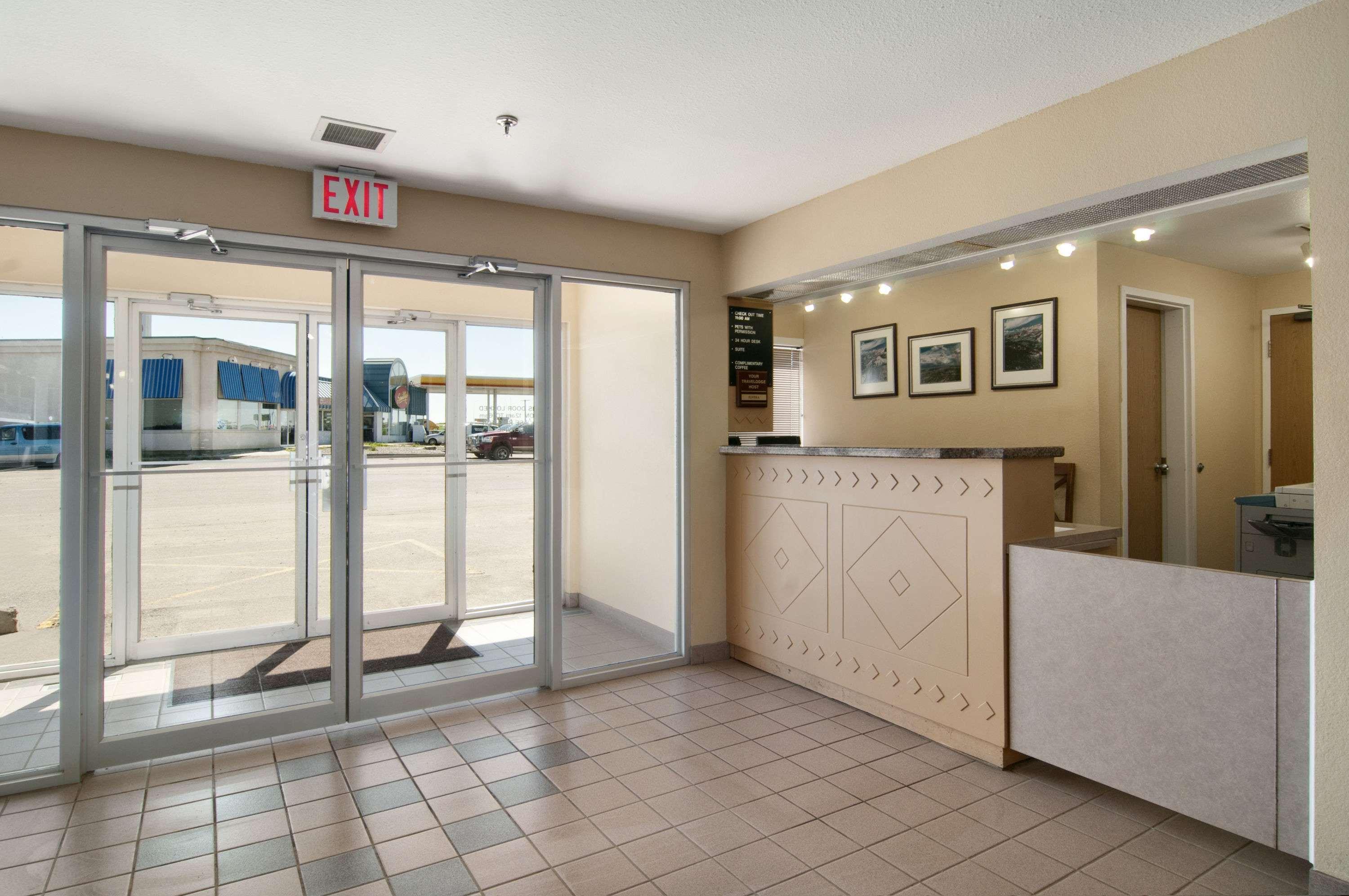 Travelodge Brooks — photo 4
