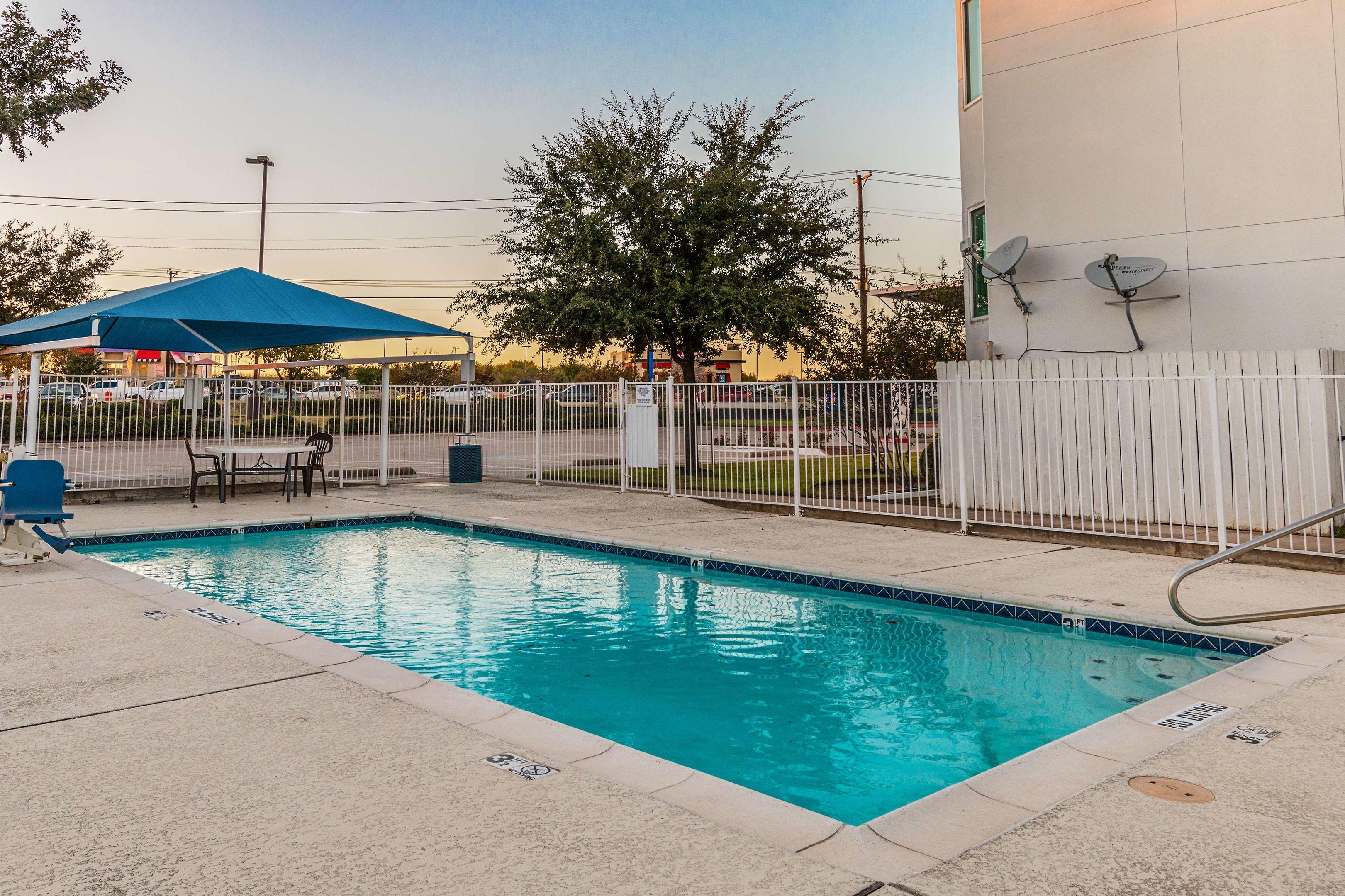 Motel 6 Ft Worth - Benbrook — photo 4