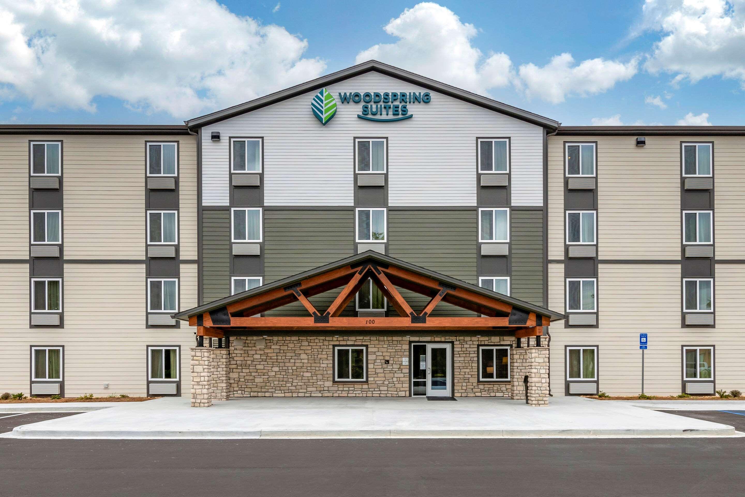 Stay Express Inn & Suites Brunswick — photo 3