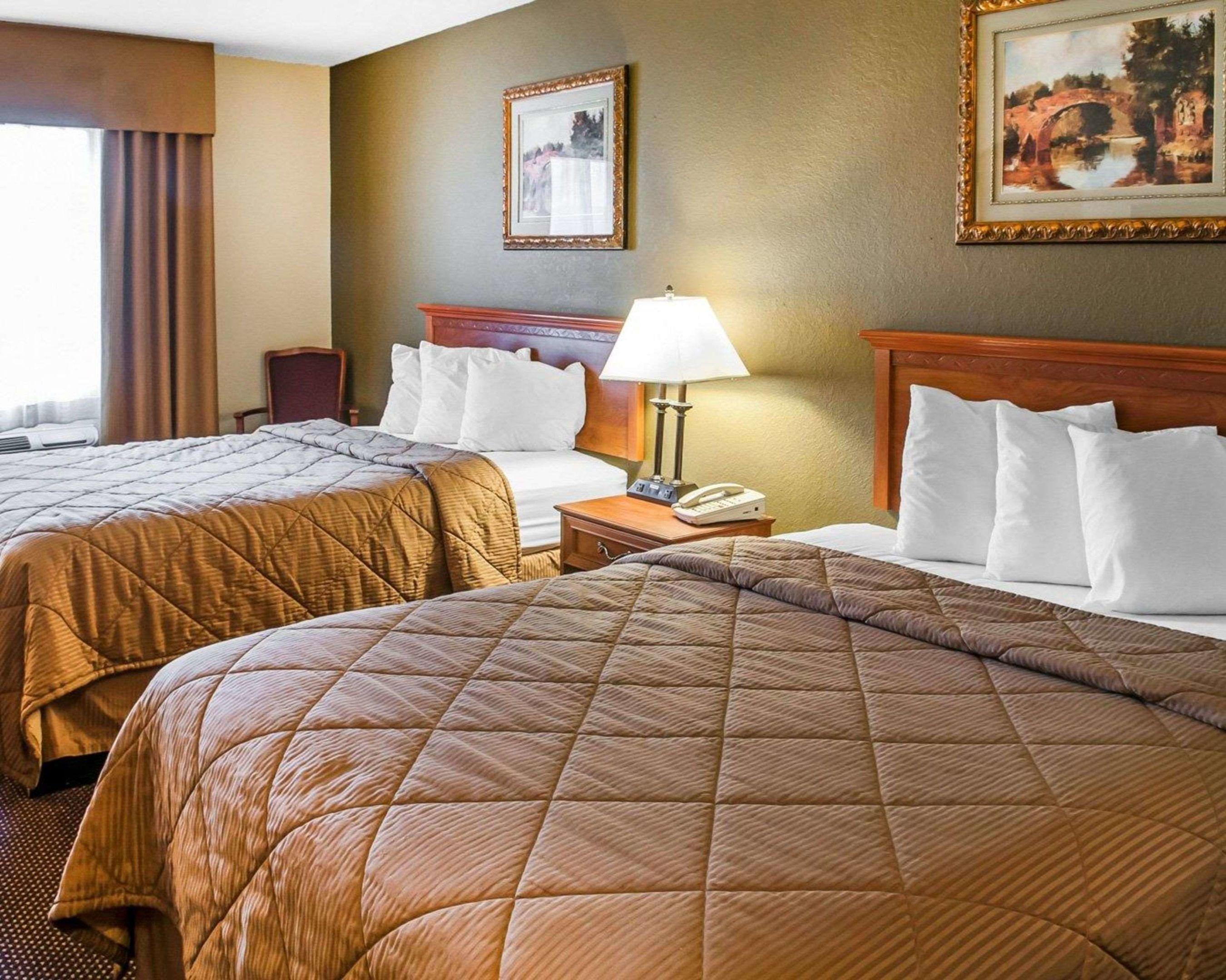 Rodeway Inn Espanola — photo 3