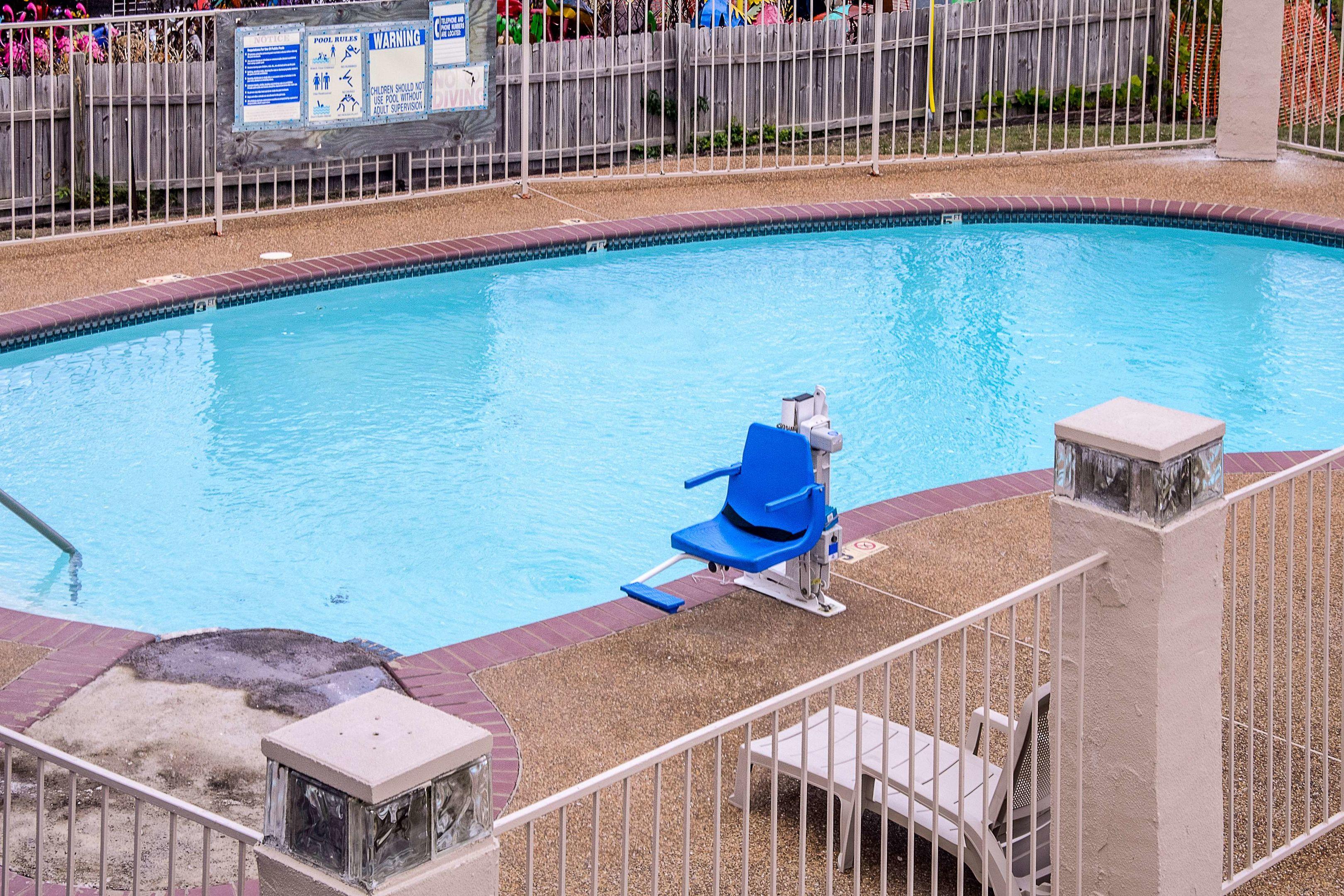 Motel 6 Canton — photo 5