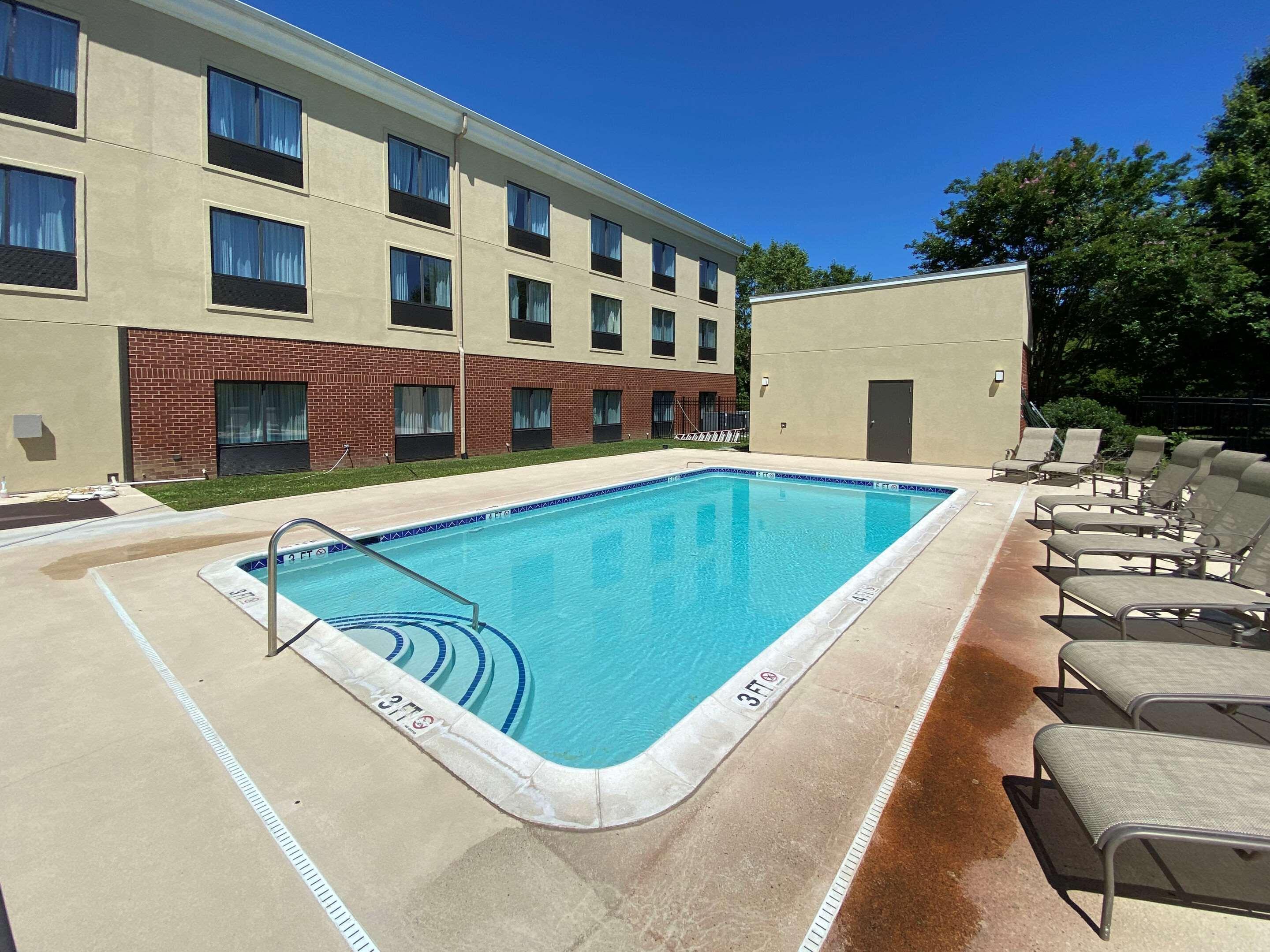 Comfort Inn & Suites — photo 4