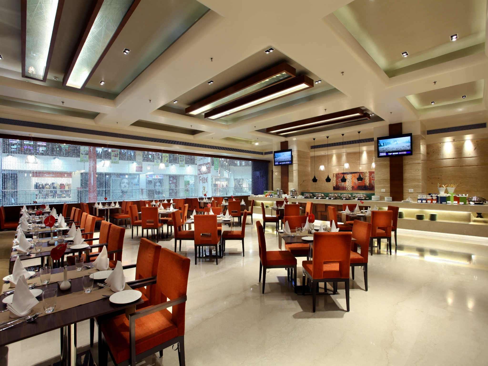 Mahagun Sarovar Portico Suites — photo 5