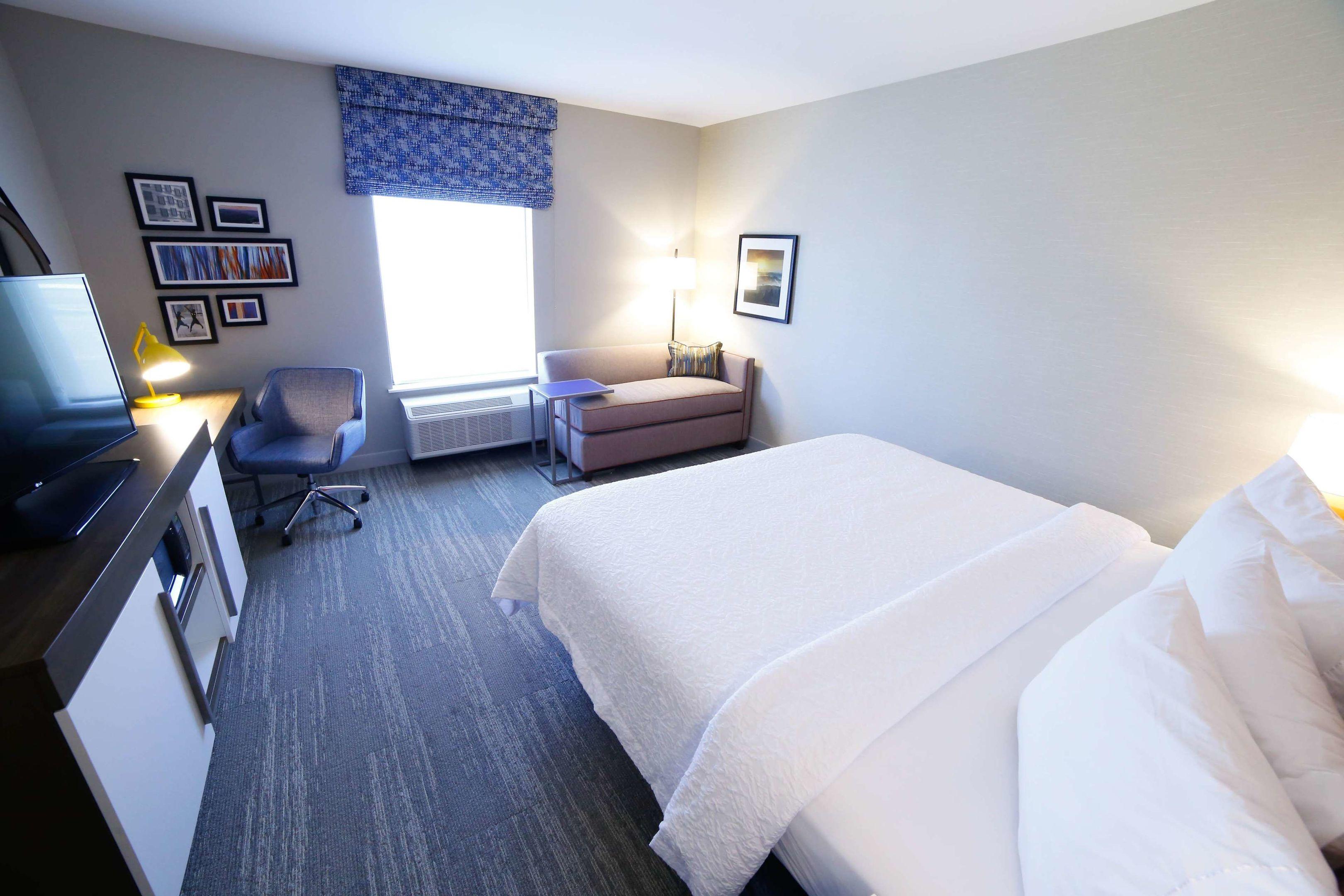 Hampton Inn & Suites Forest City — photo 3
