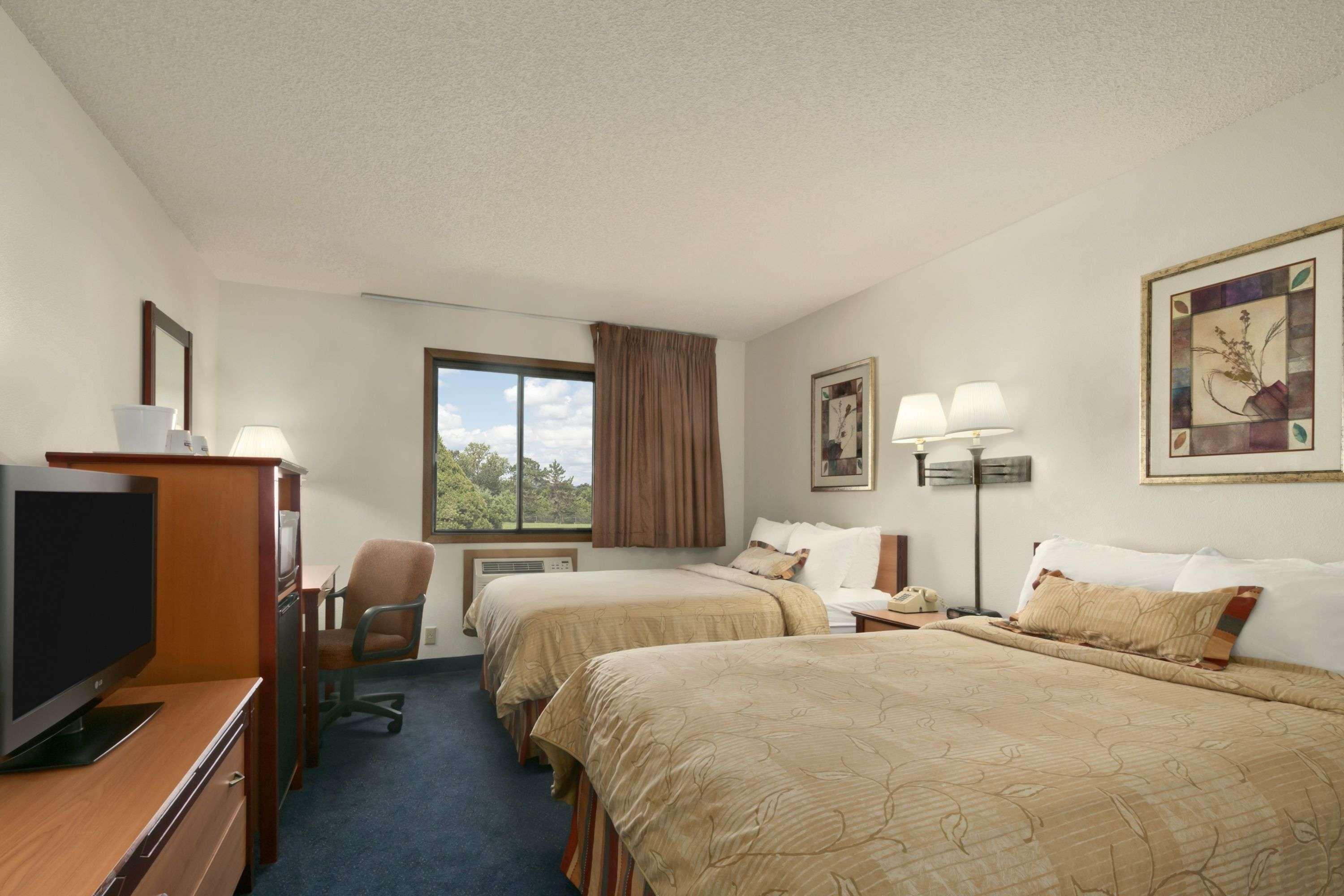 Days Inn by Wyndham Willmar — photo 4