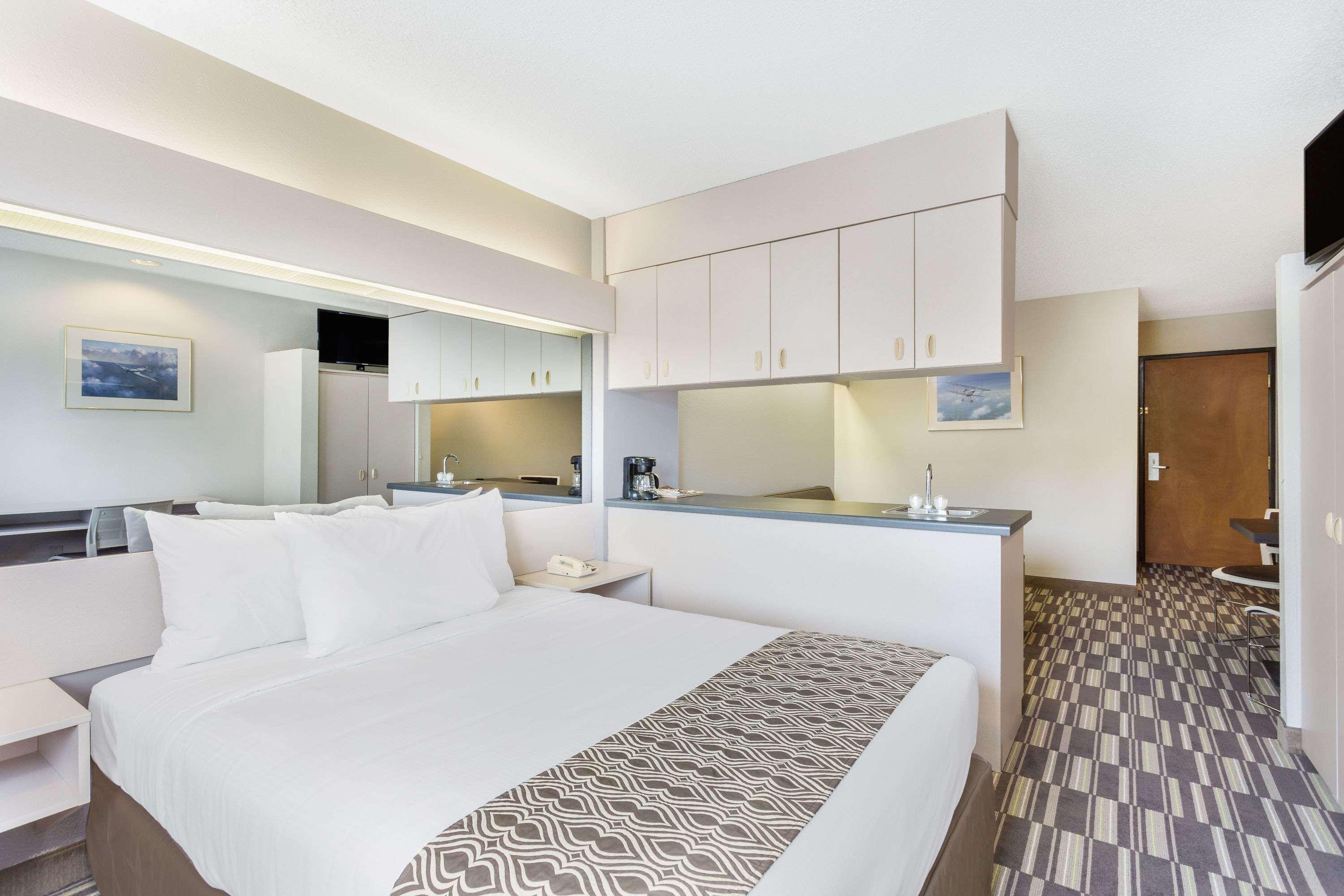 Microtel Inn & Suites by Wyndham Richmond Airport — photo 5