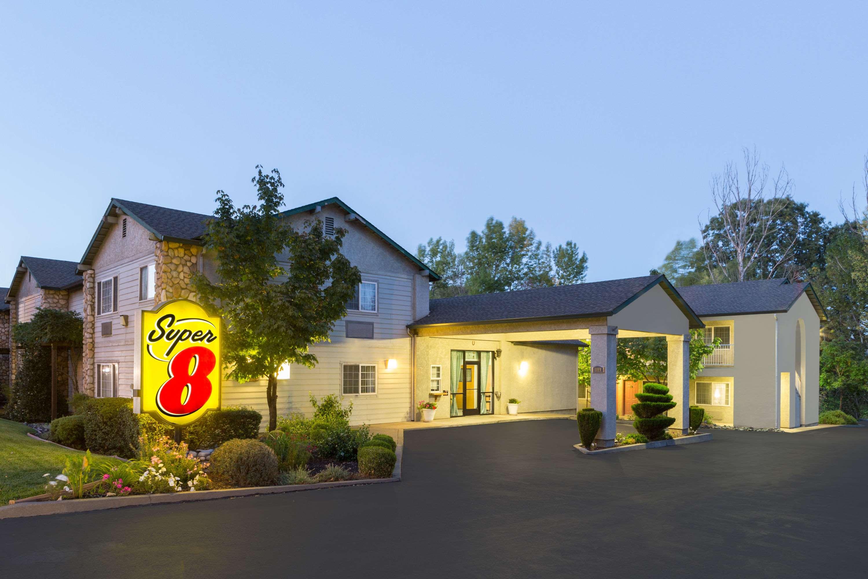 Super 8 by Wyndham Willits — photo 3