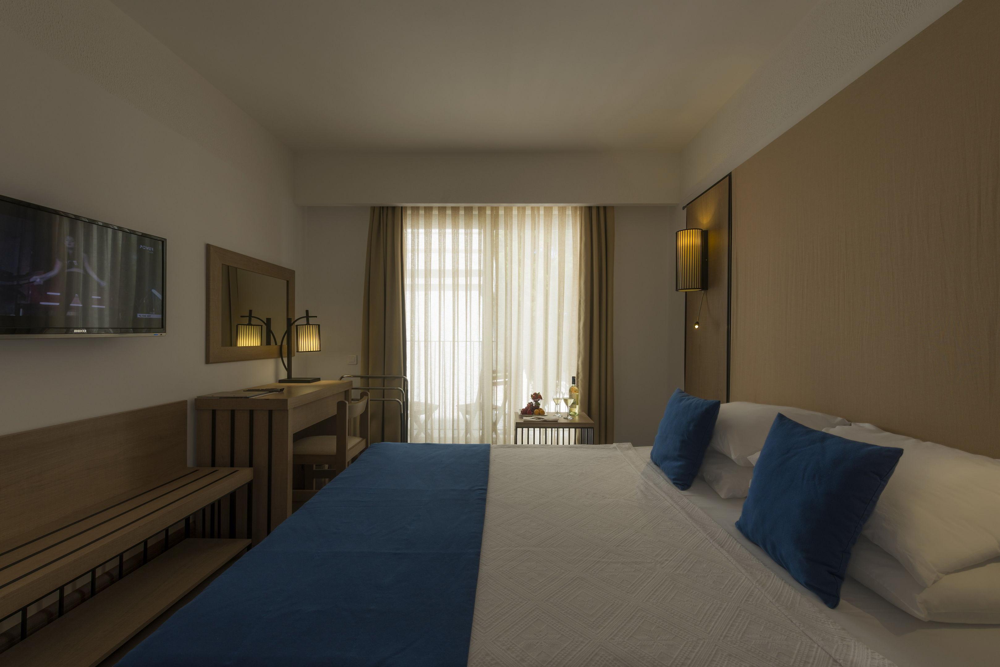 Liv Hotel by Bellazure — photo 4