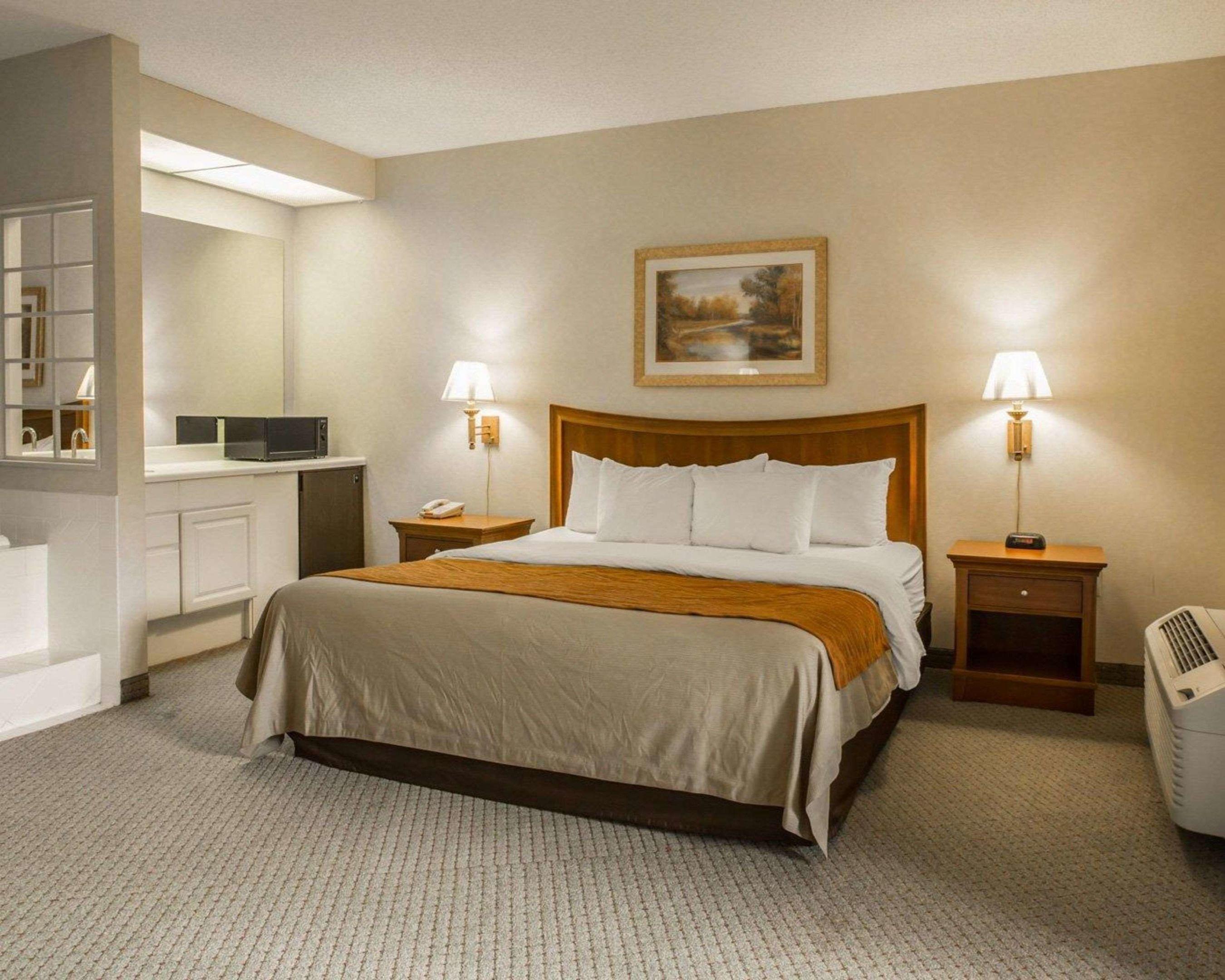Rodeway Inn & Suites On The River — photo 3