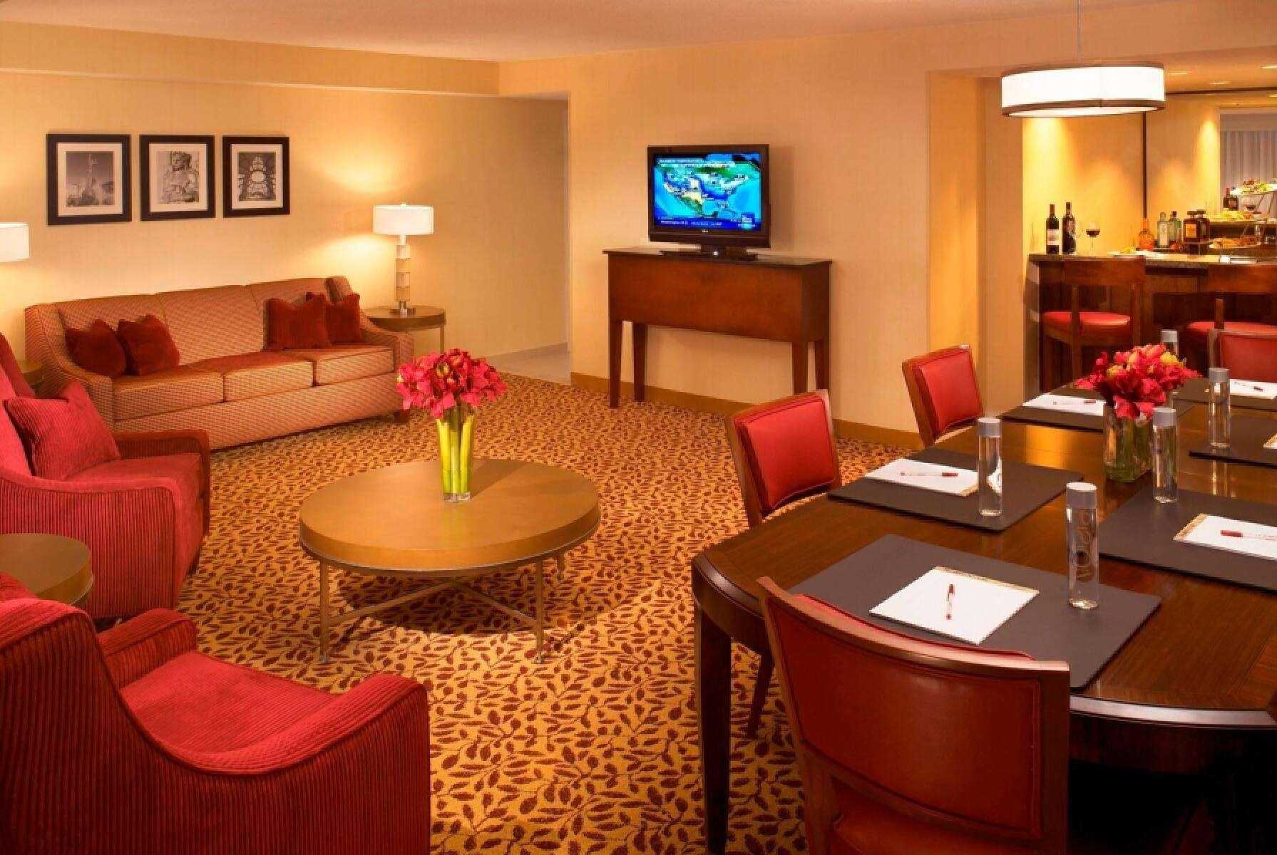 Wyndham Cleveland Airport — photo 3
