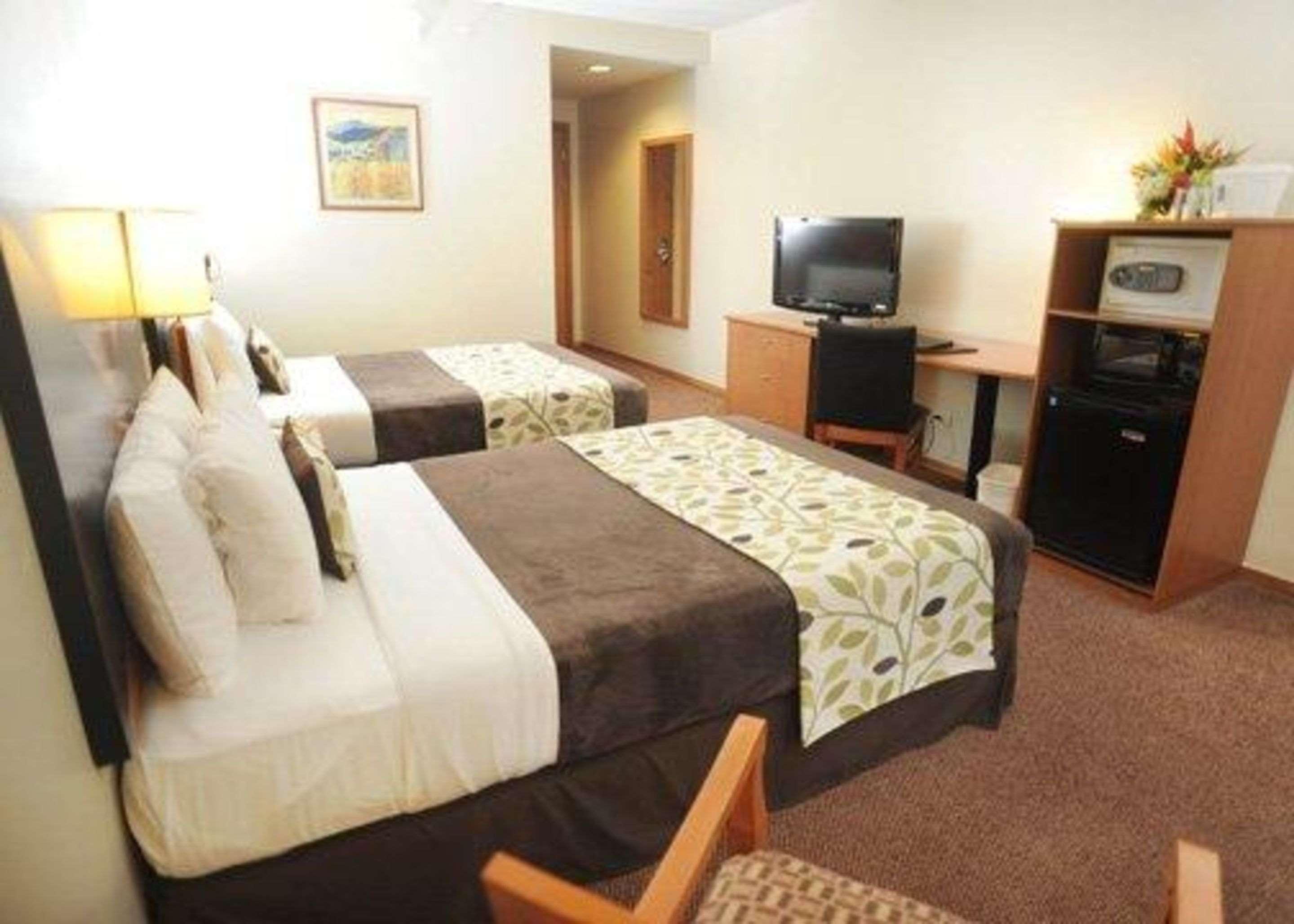 Sleep Inn Paseo Las Damas — photo 4