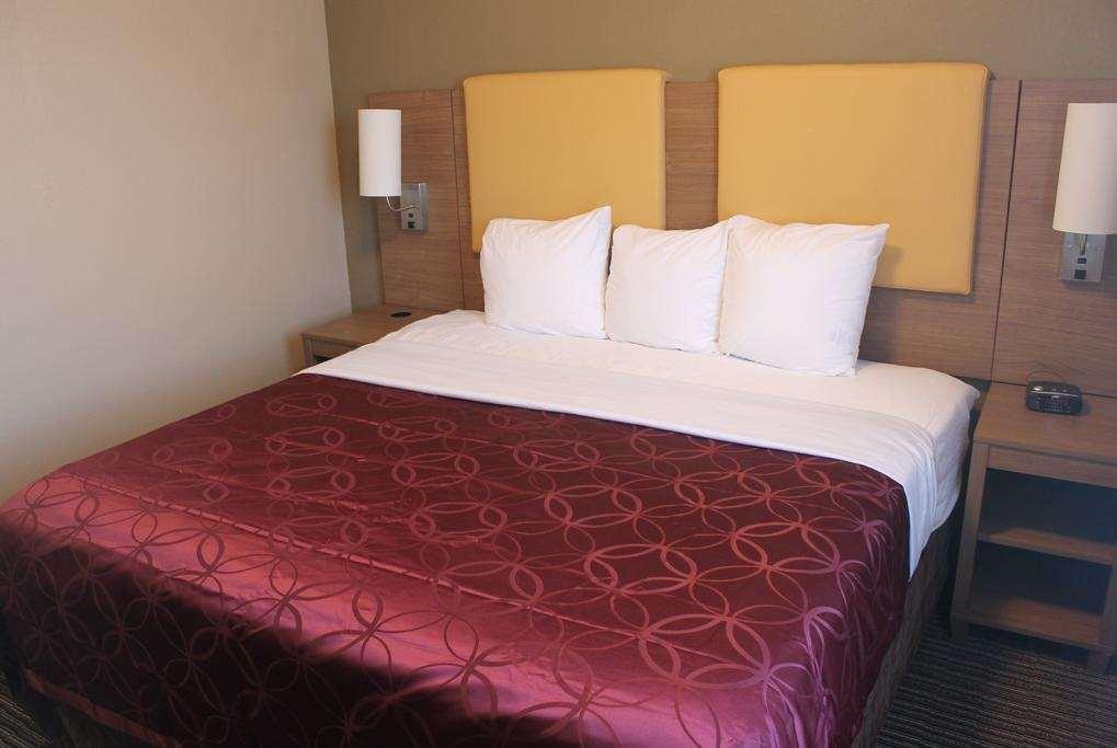 Days Inn by Wyndham Brooklyn Borough Park — photo 4