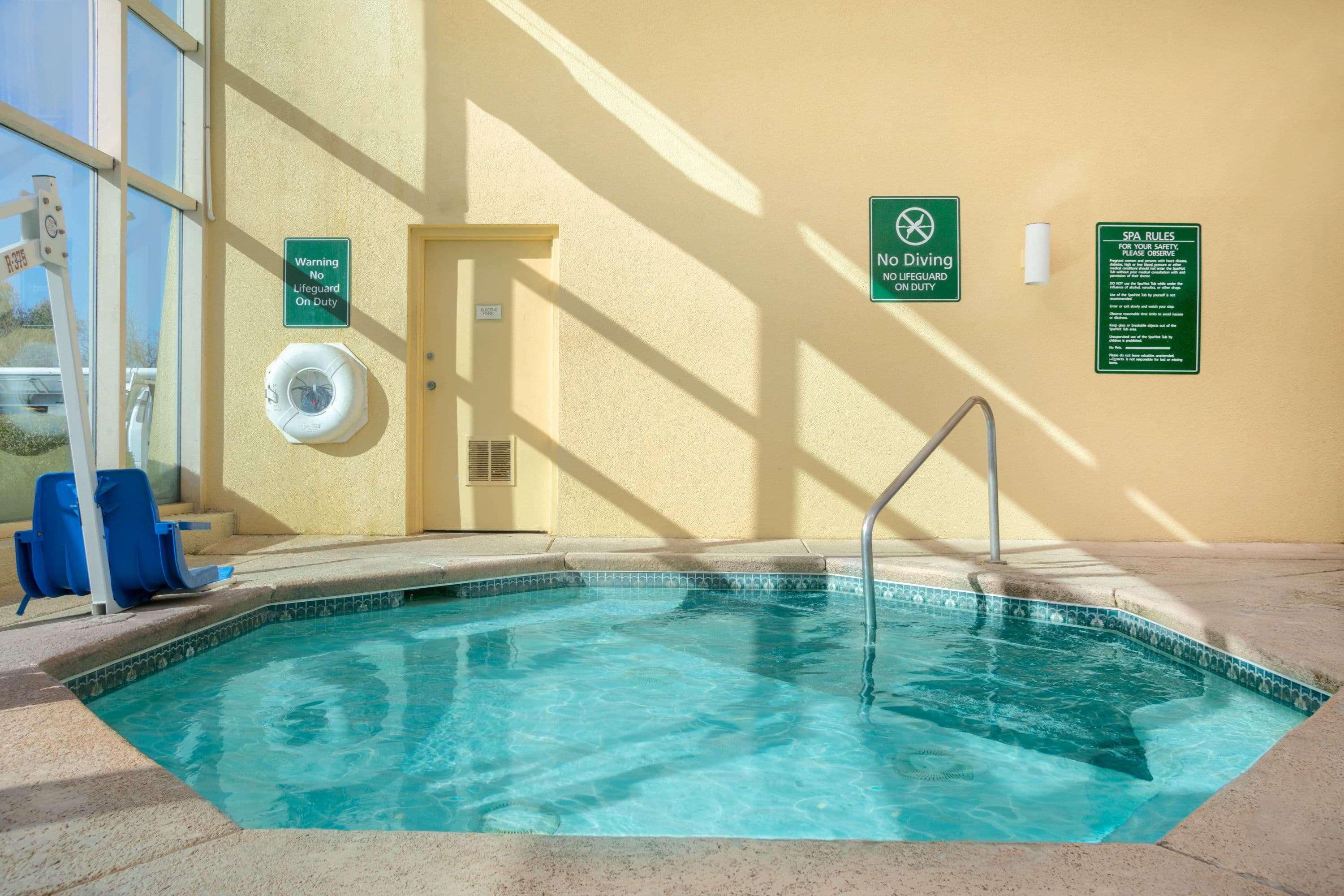 La Quinta Inn & Suites by Wyndham Springdale — photo 4